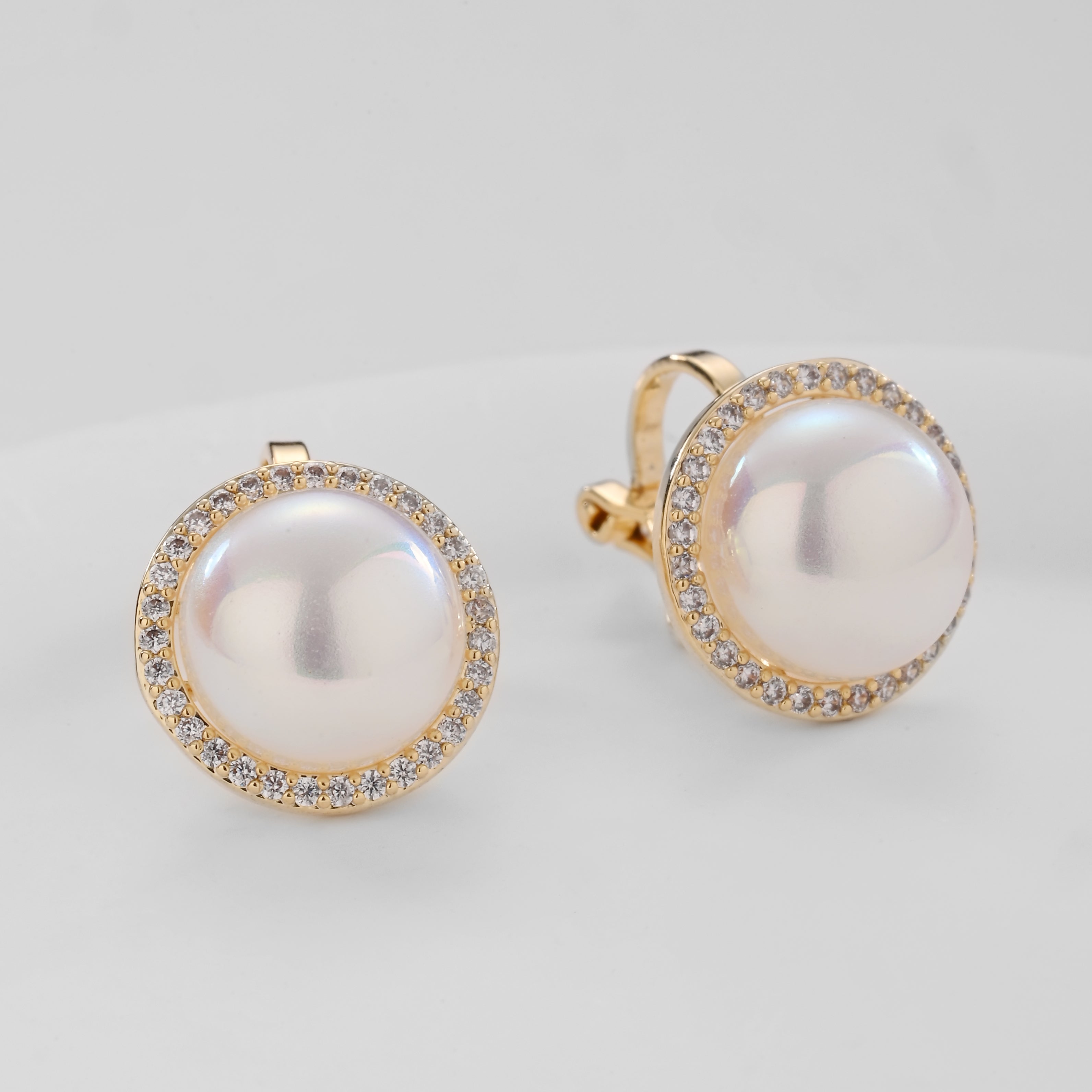 Pendientes de clip con halo de perla dorada