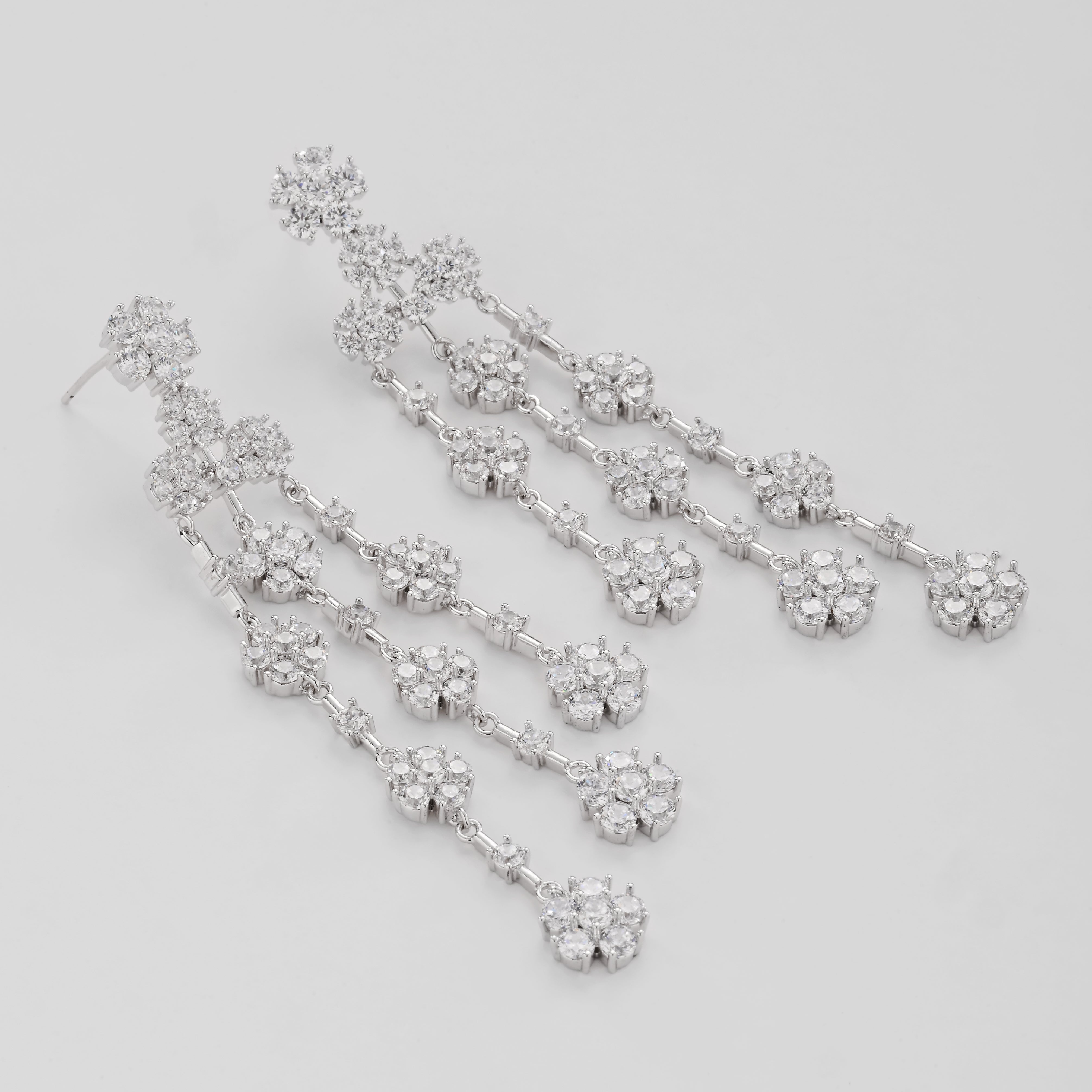 Pendientes florales brillantes