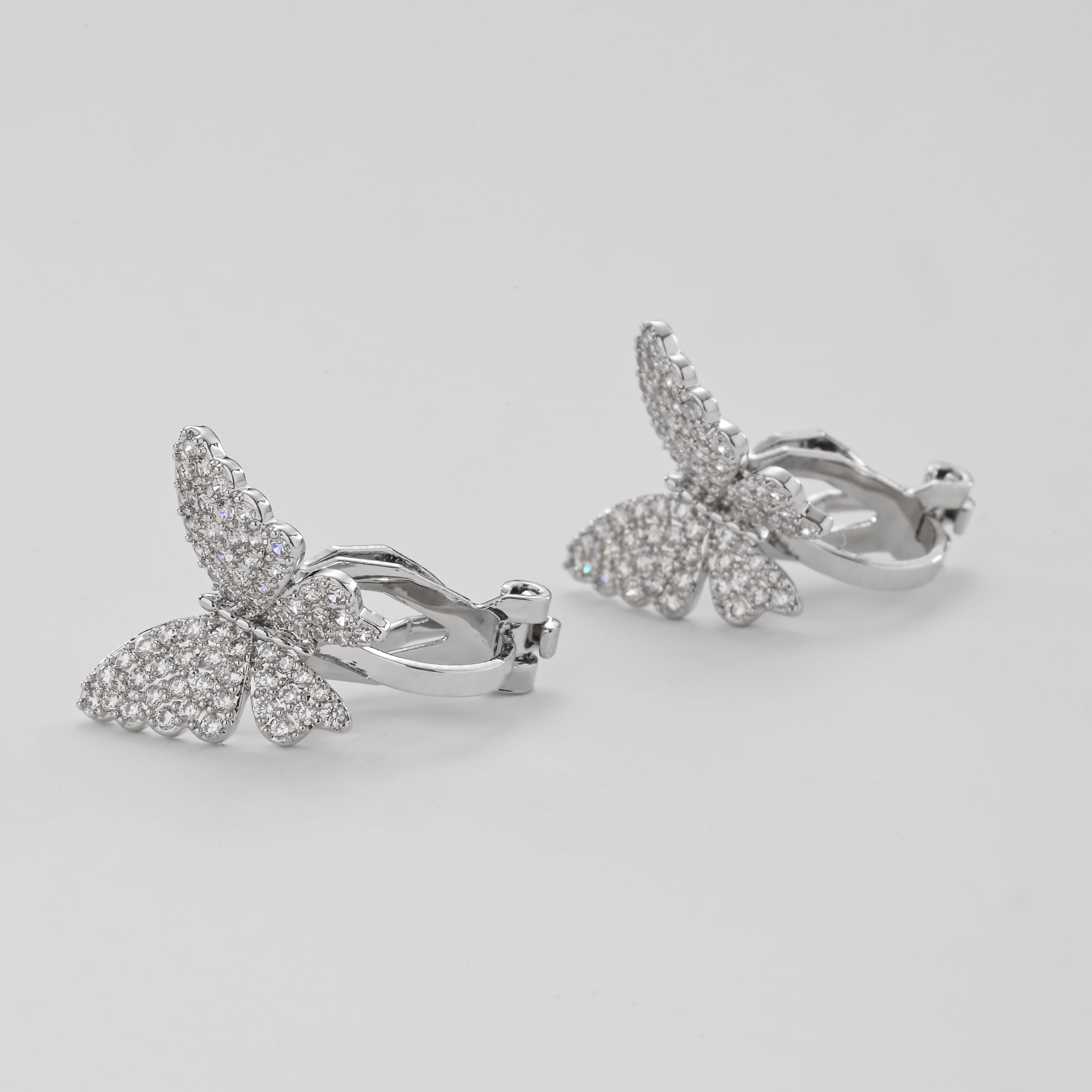 Pendientes de clip con mariposa cristalina