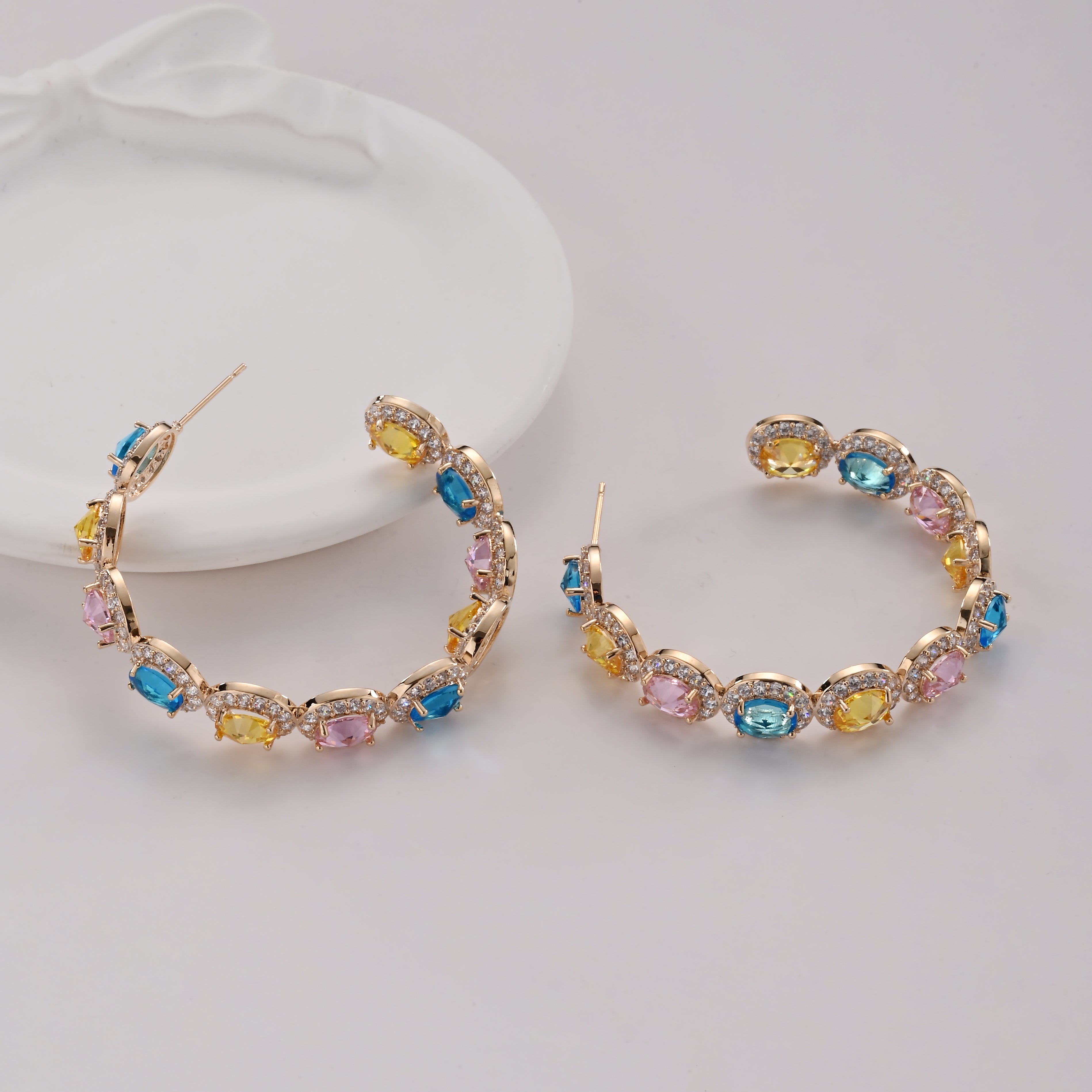 Pendientes de aro con piedras preciosas multicolores