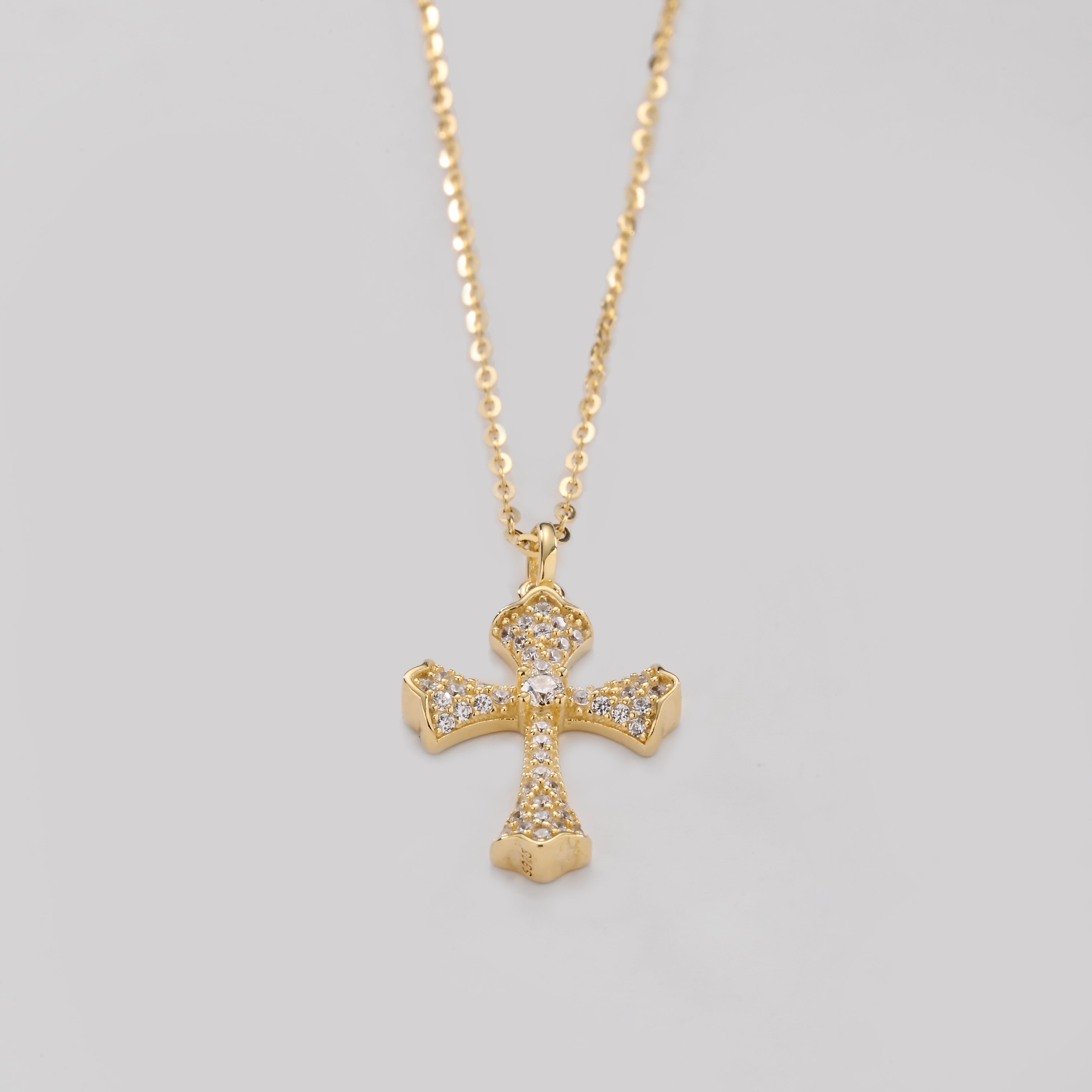 Collar con colgante de cruz de cristal