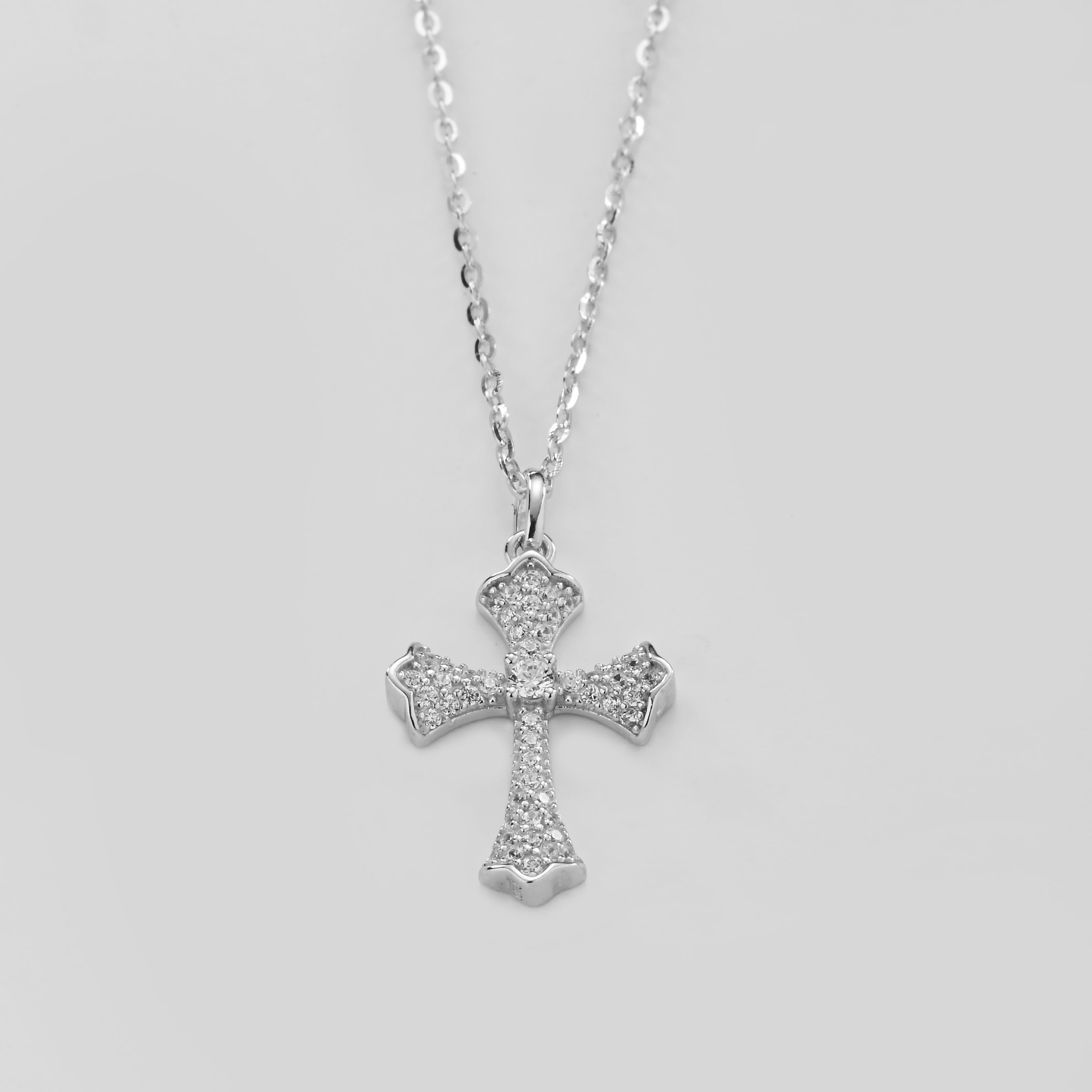 Collar con colgante de cruz de cristal