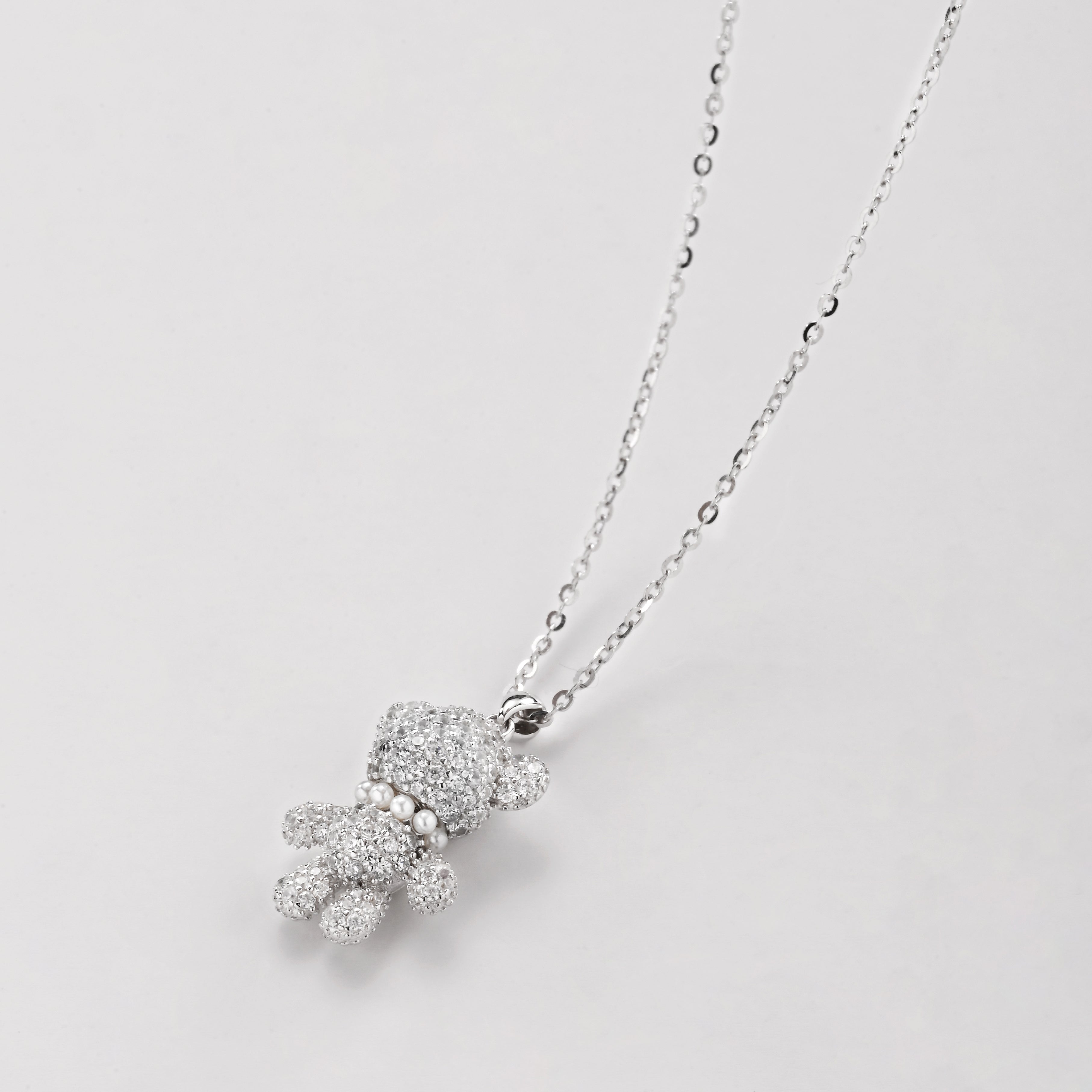 Collar con colgante de osito de peluche dorado