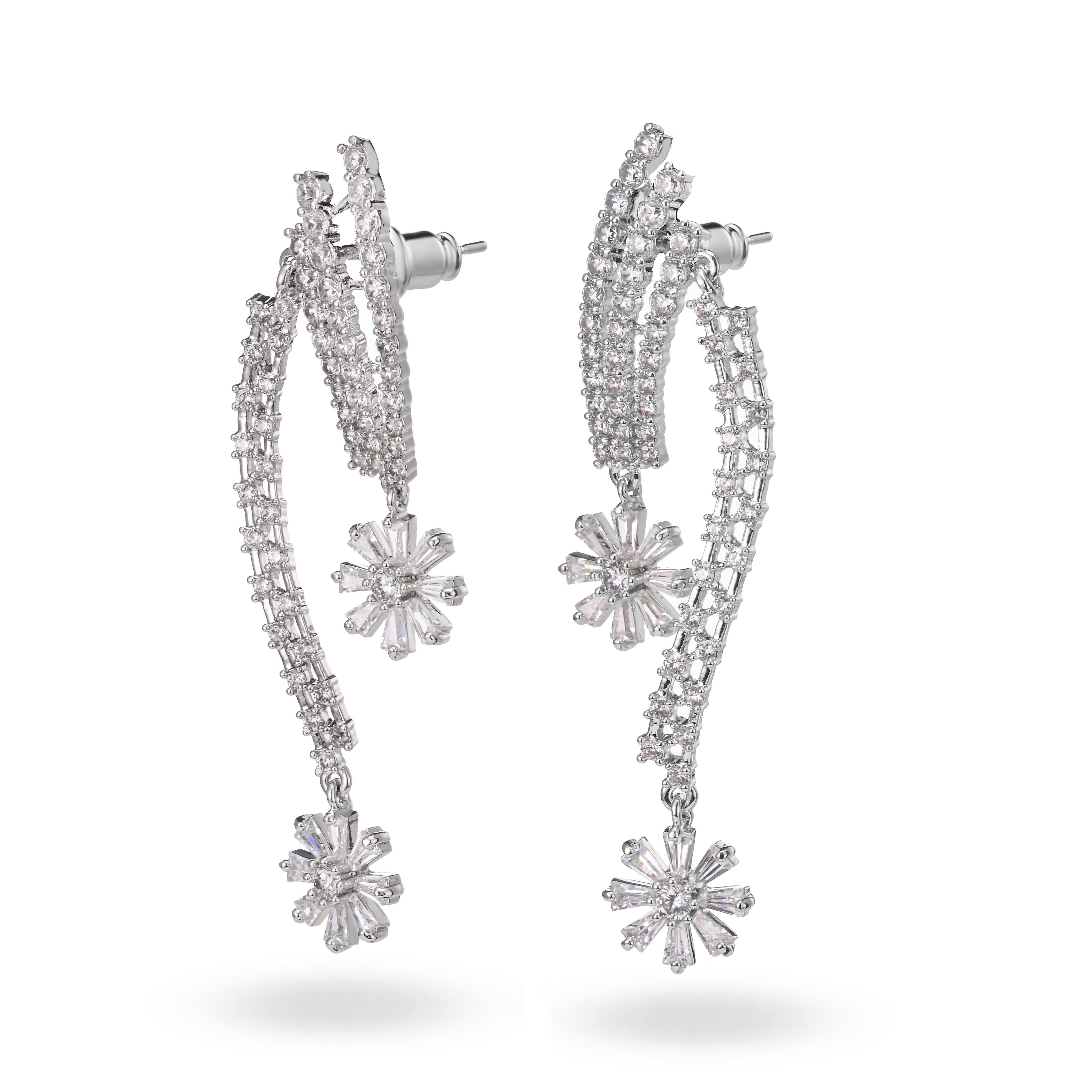 Broche drapeado con flores brillantes