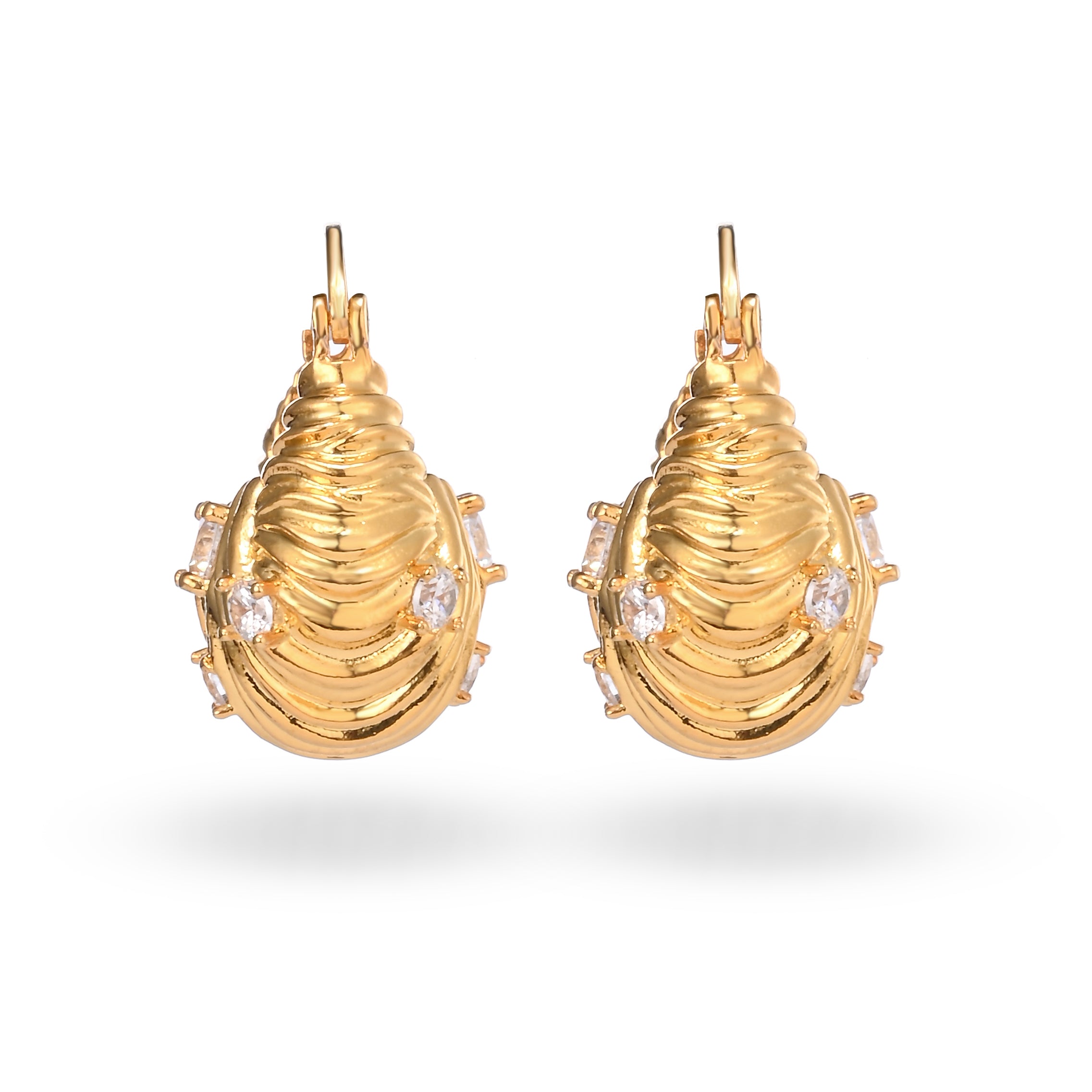 Pendientes de aro con conchas doradas