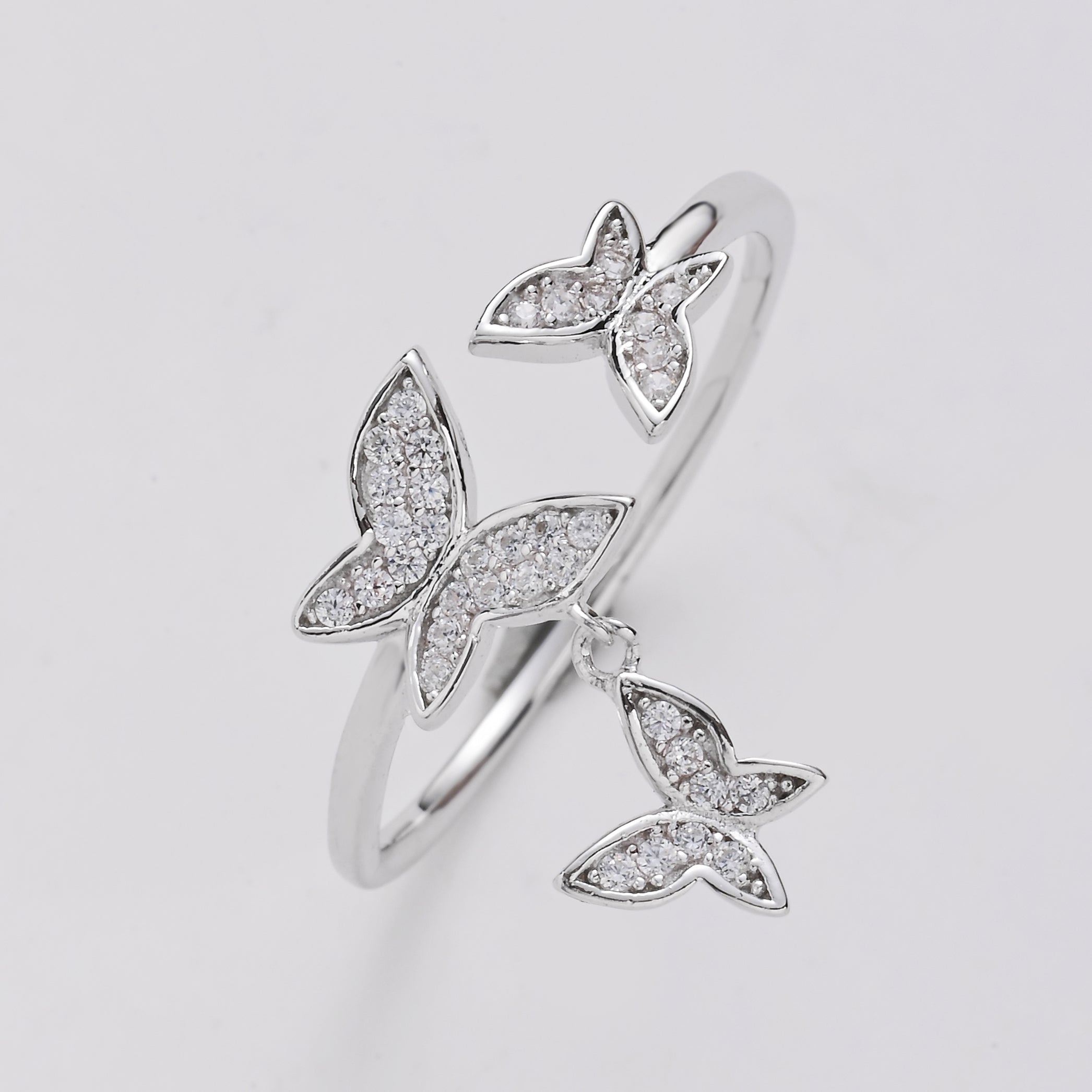 Anillo de trío de mariposas flotantes