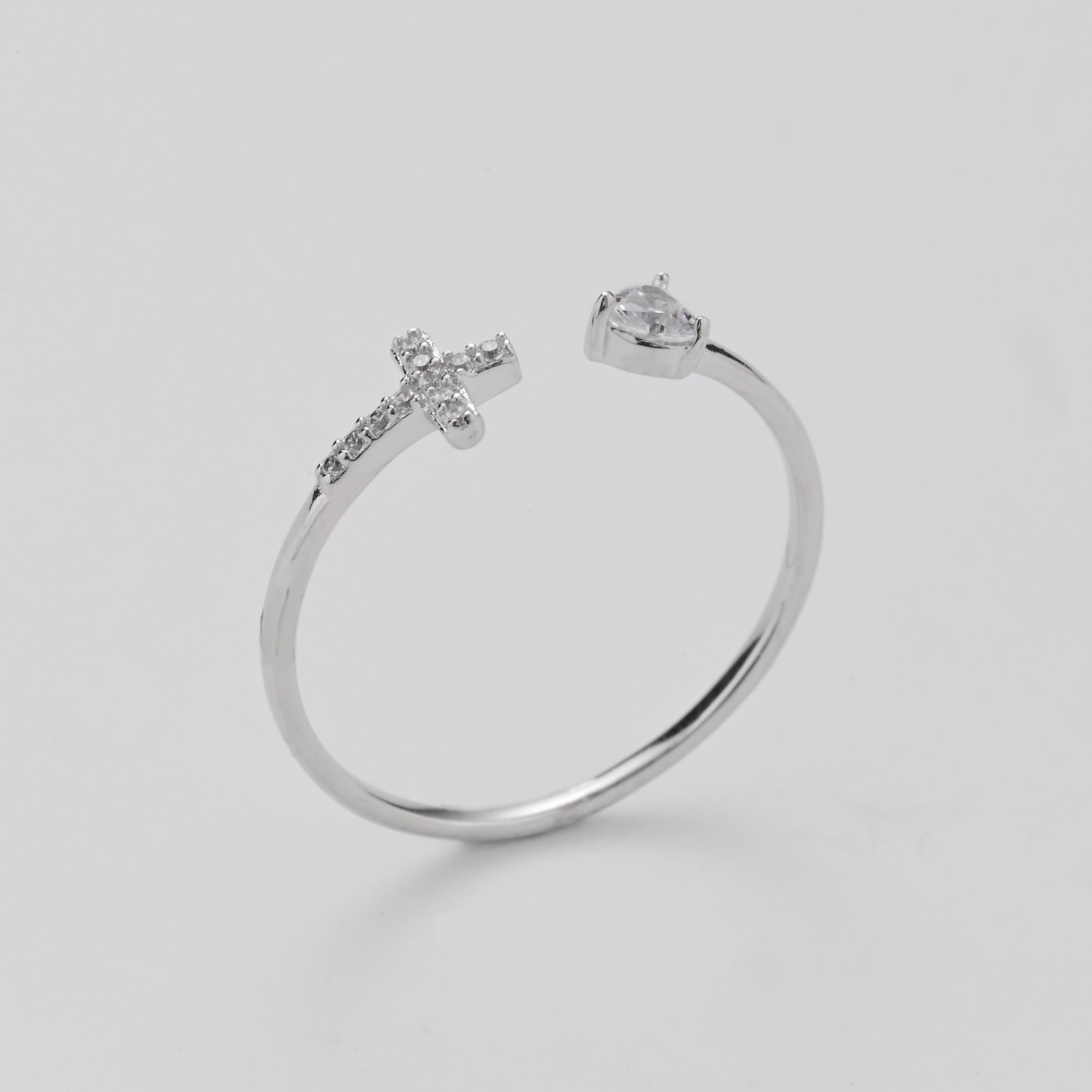 Anillo de cruz abierta de amor divino