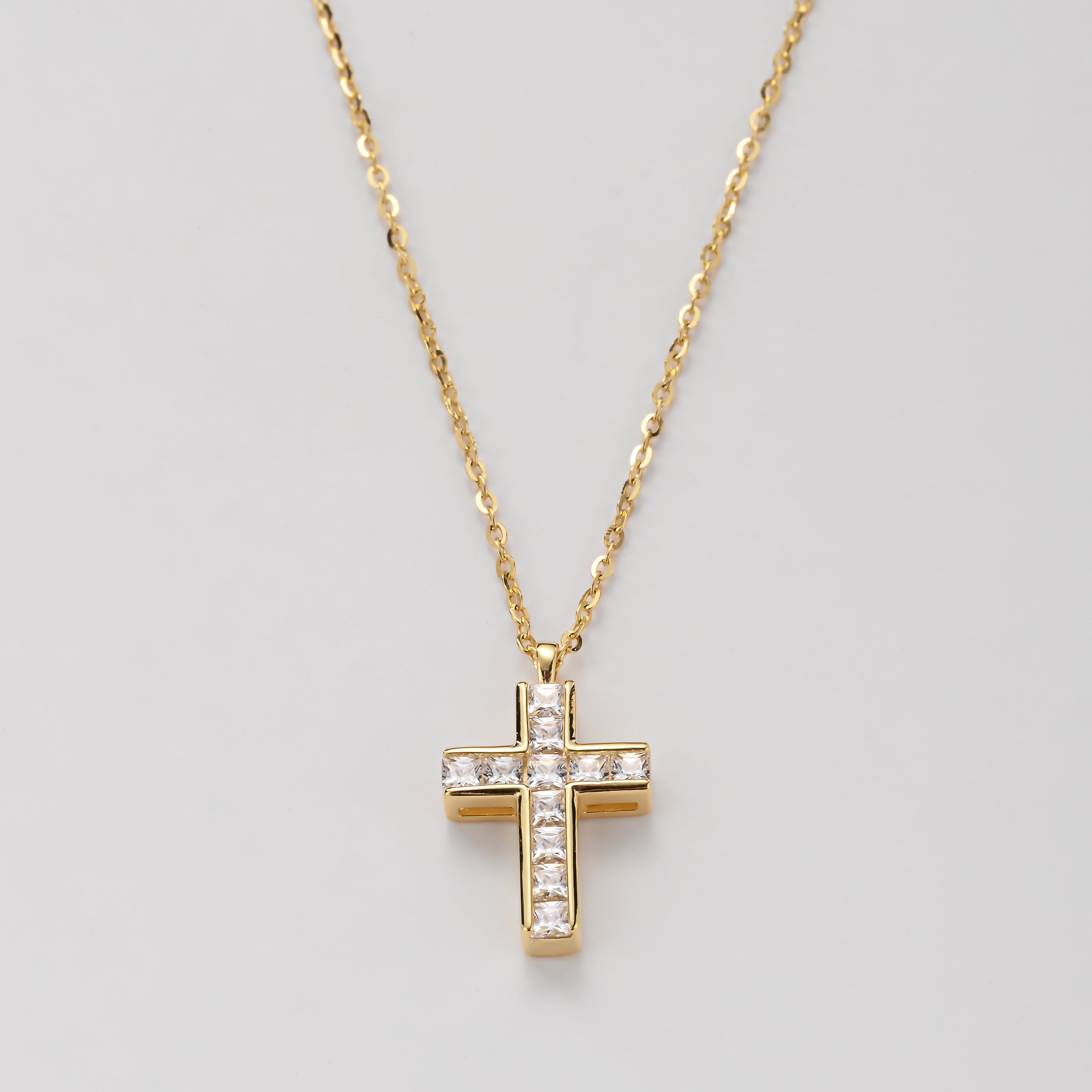 Collar de oro con cruz de cristal