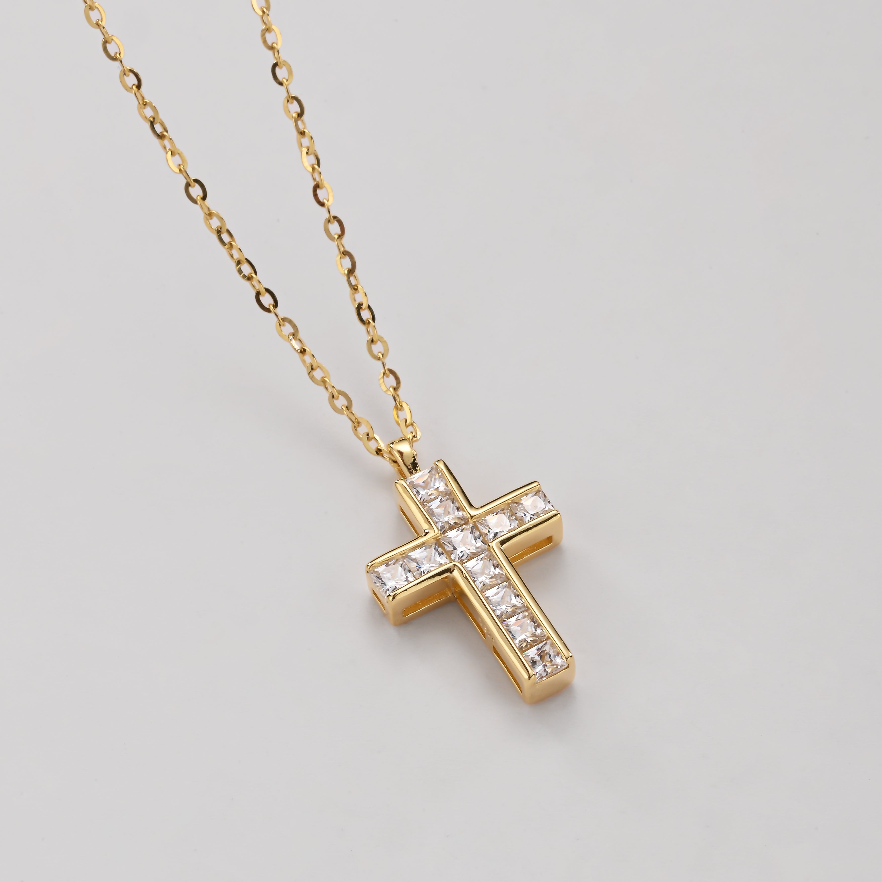 Collar de oro con cruz de cristal