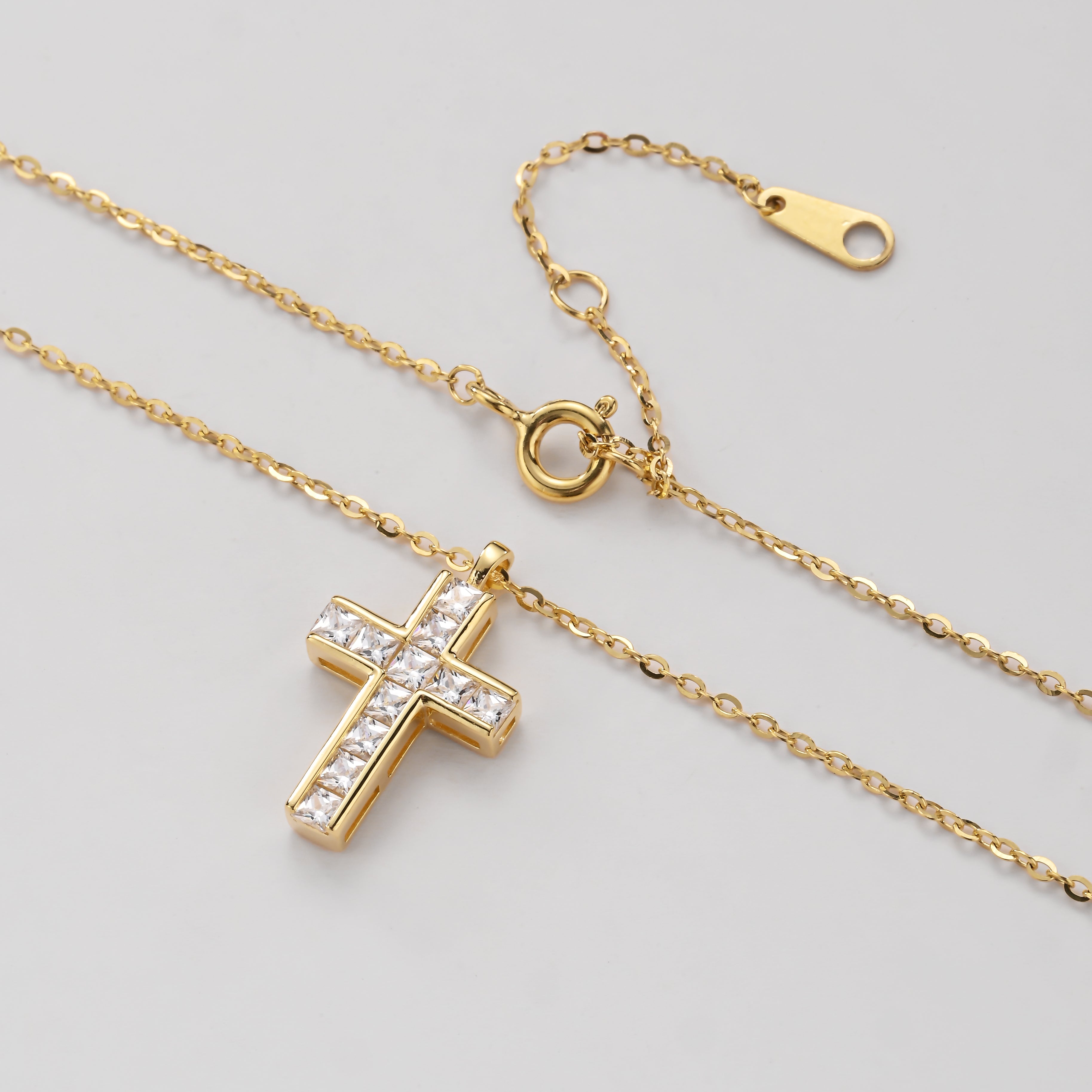 Collar de oro con cruz de cristal