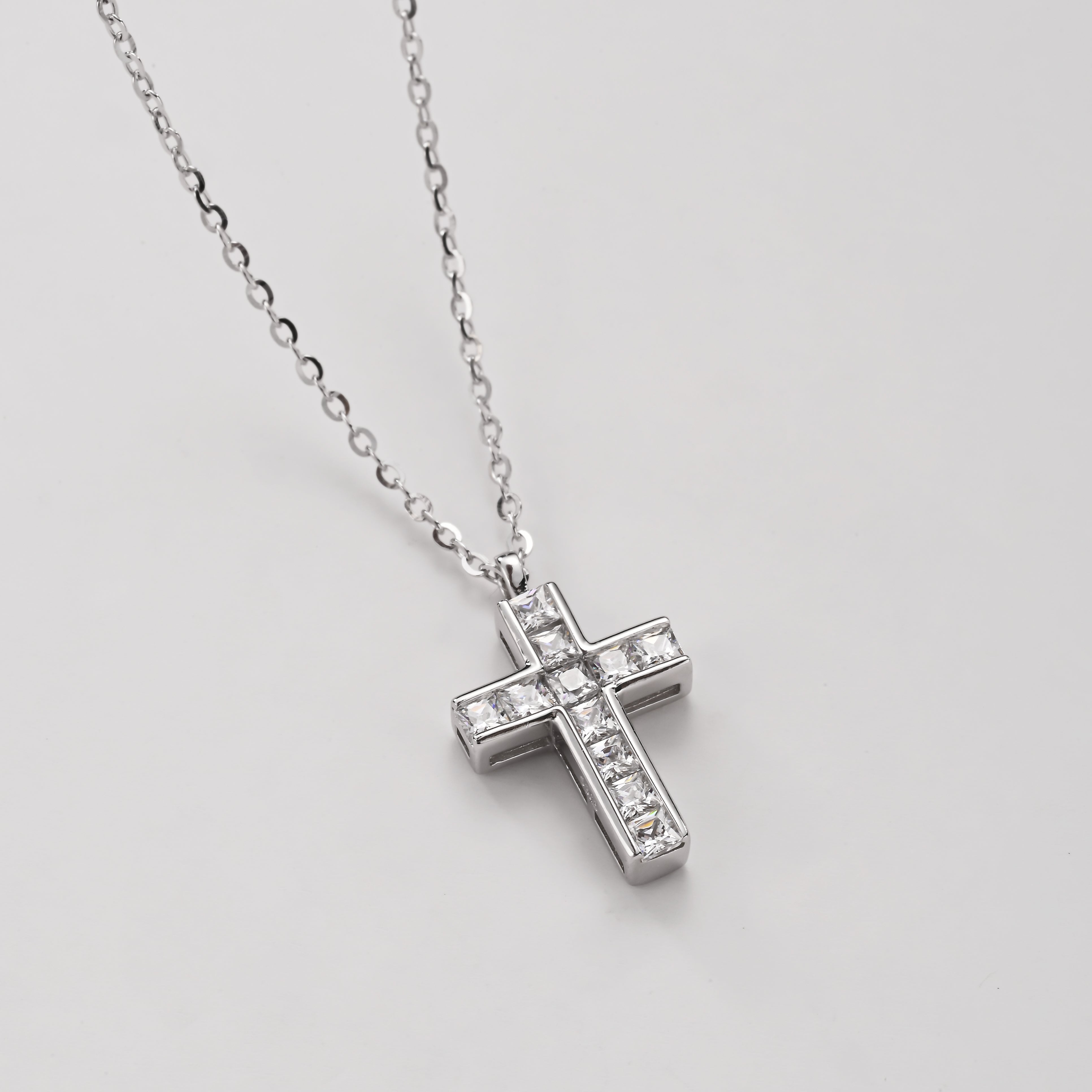 Collar de oro con cruz de cristal