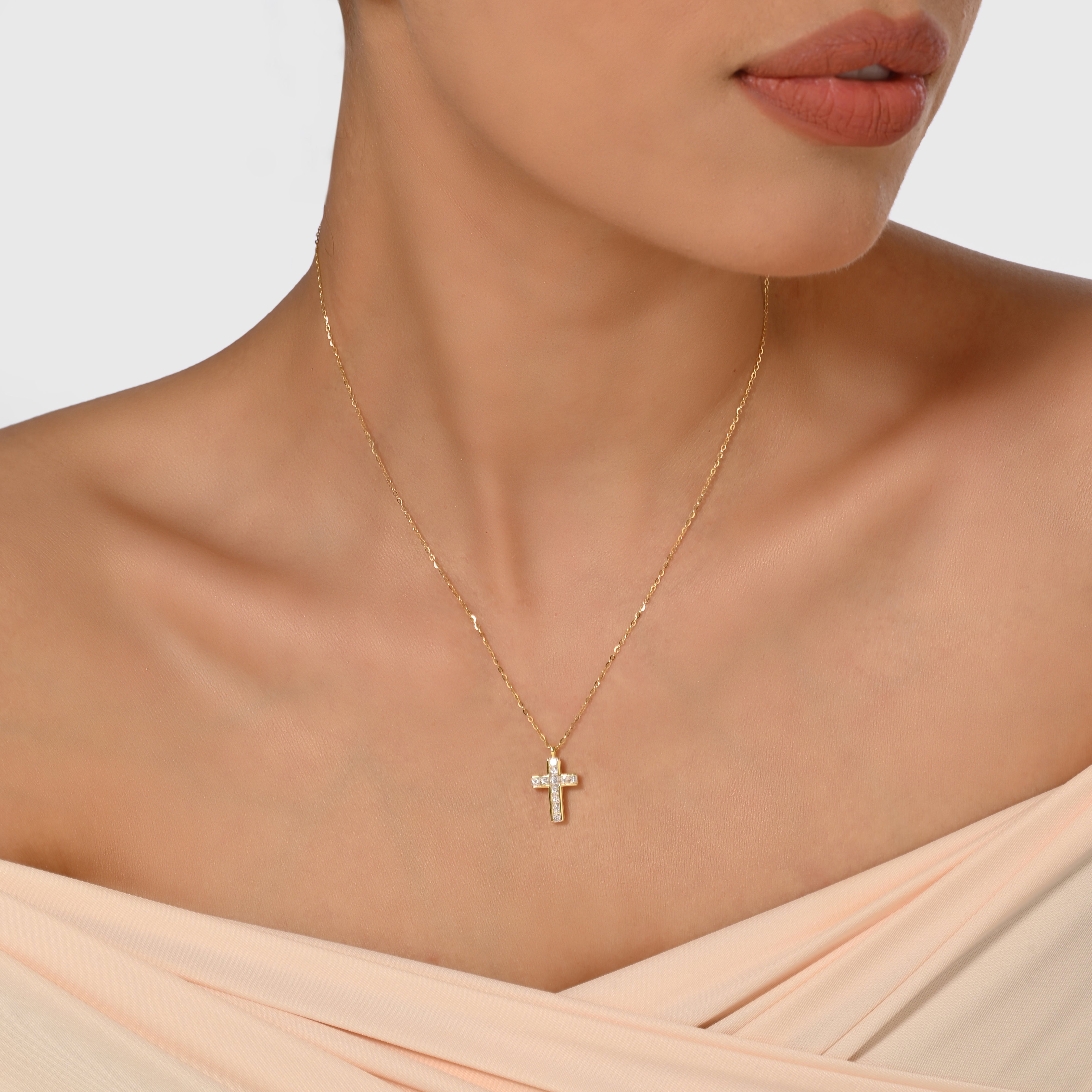 Collar de oro con cruz de cristal