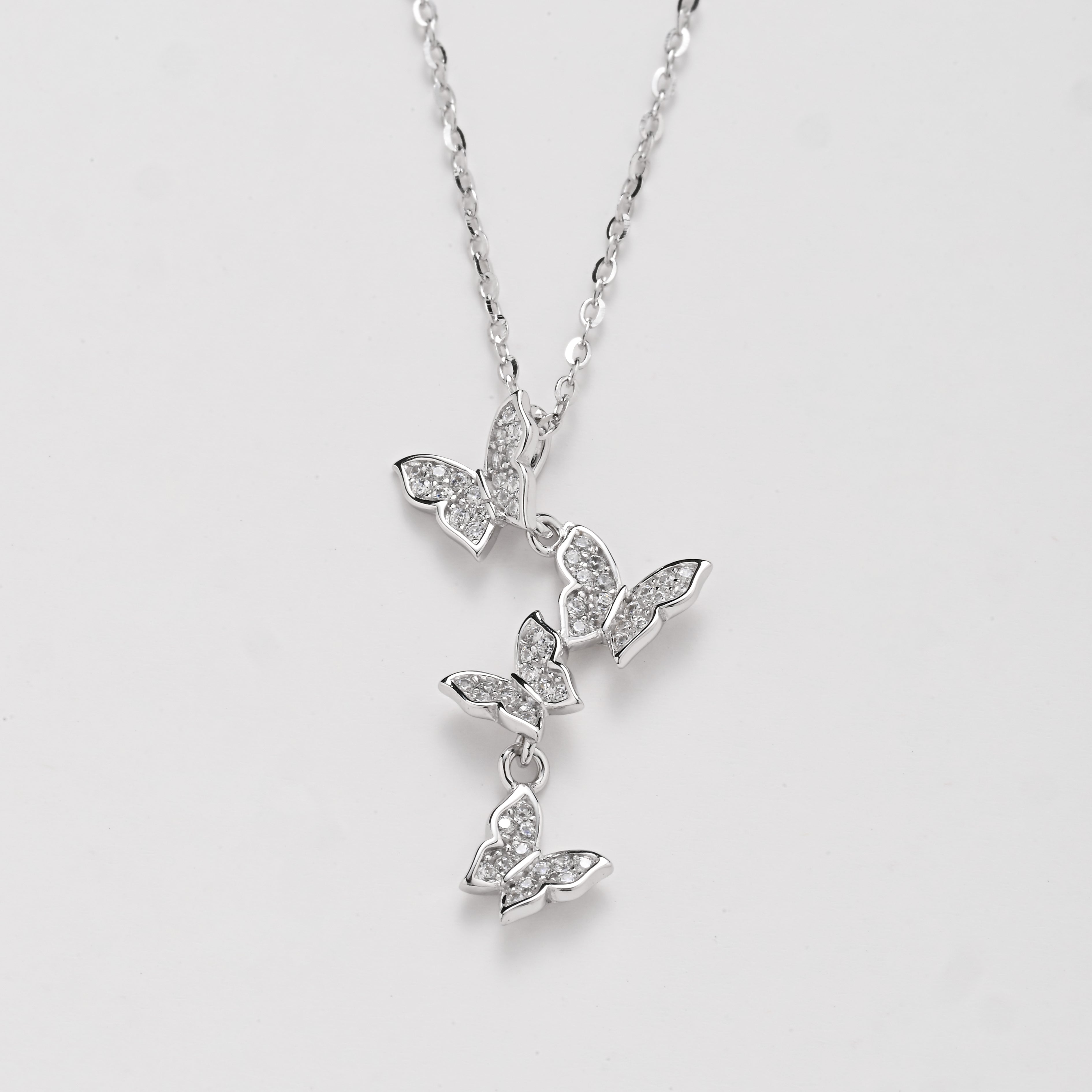 Collar en cascada de mariposas danzantes