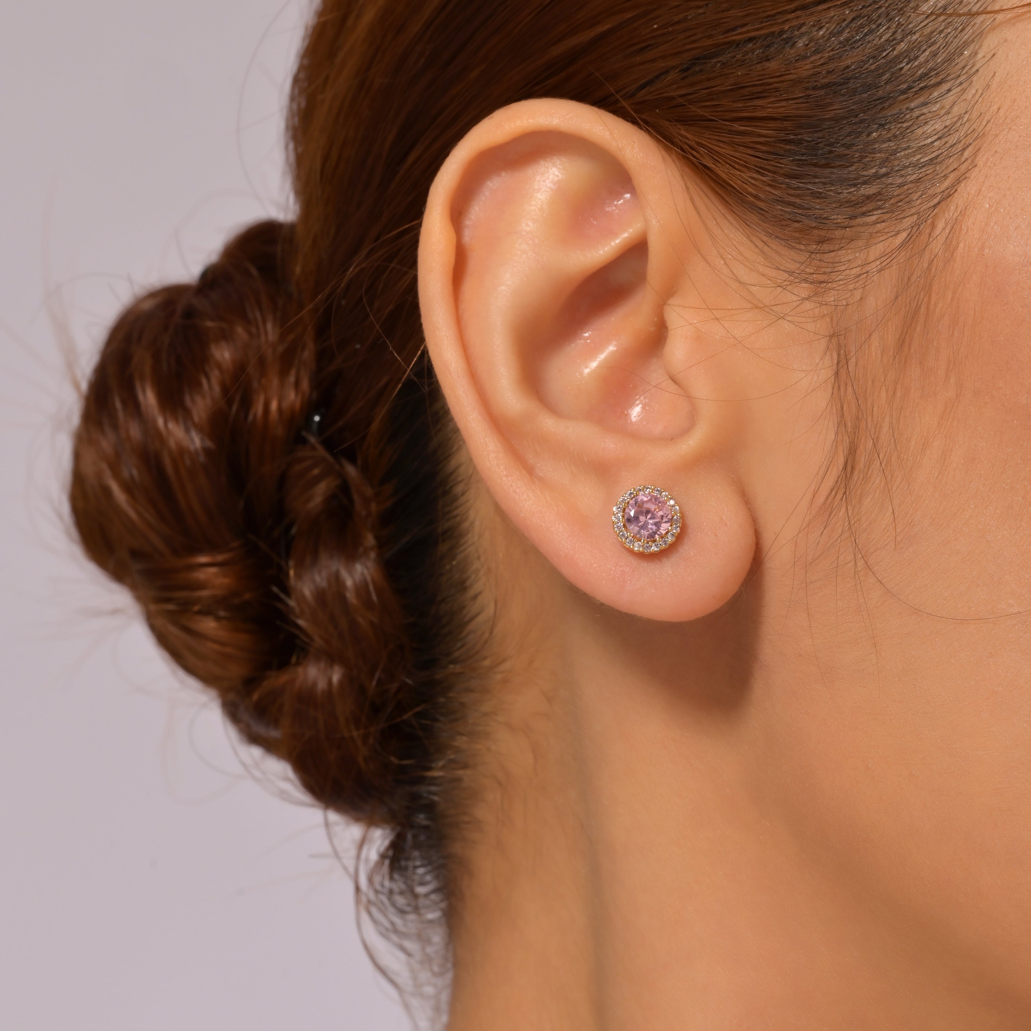 Pendientes de botón de cristal con halo rosa