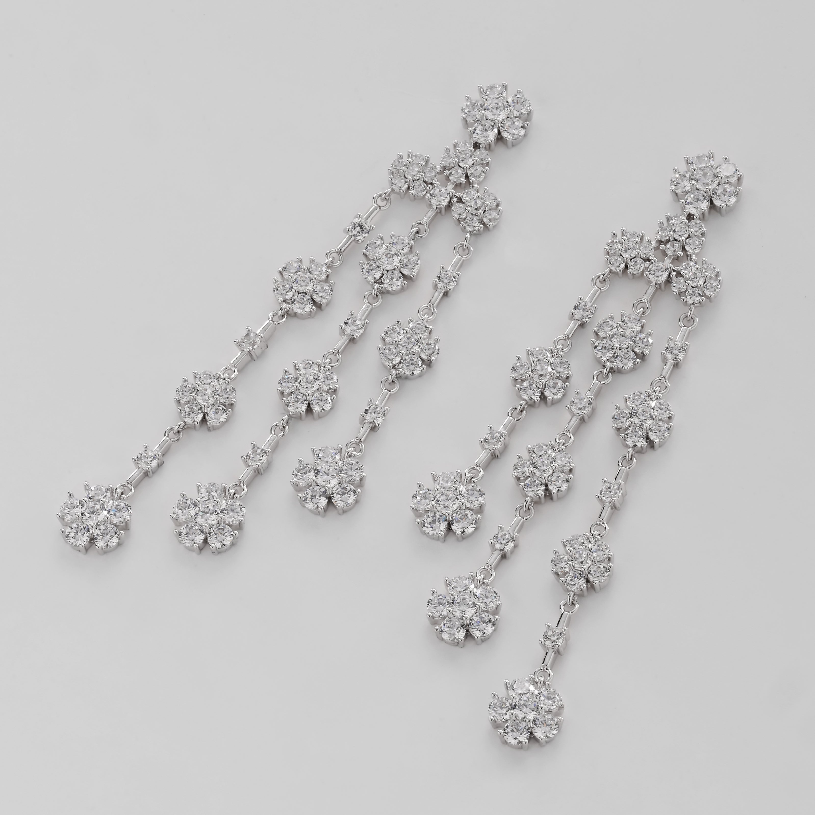 Pendientes florales brillantes