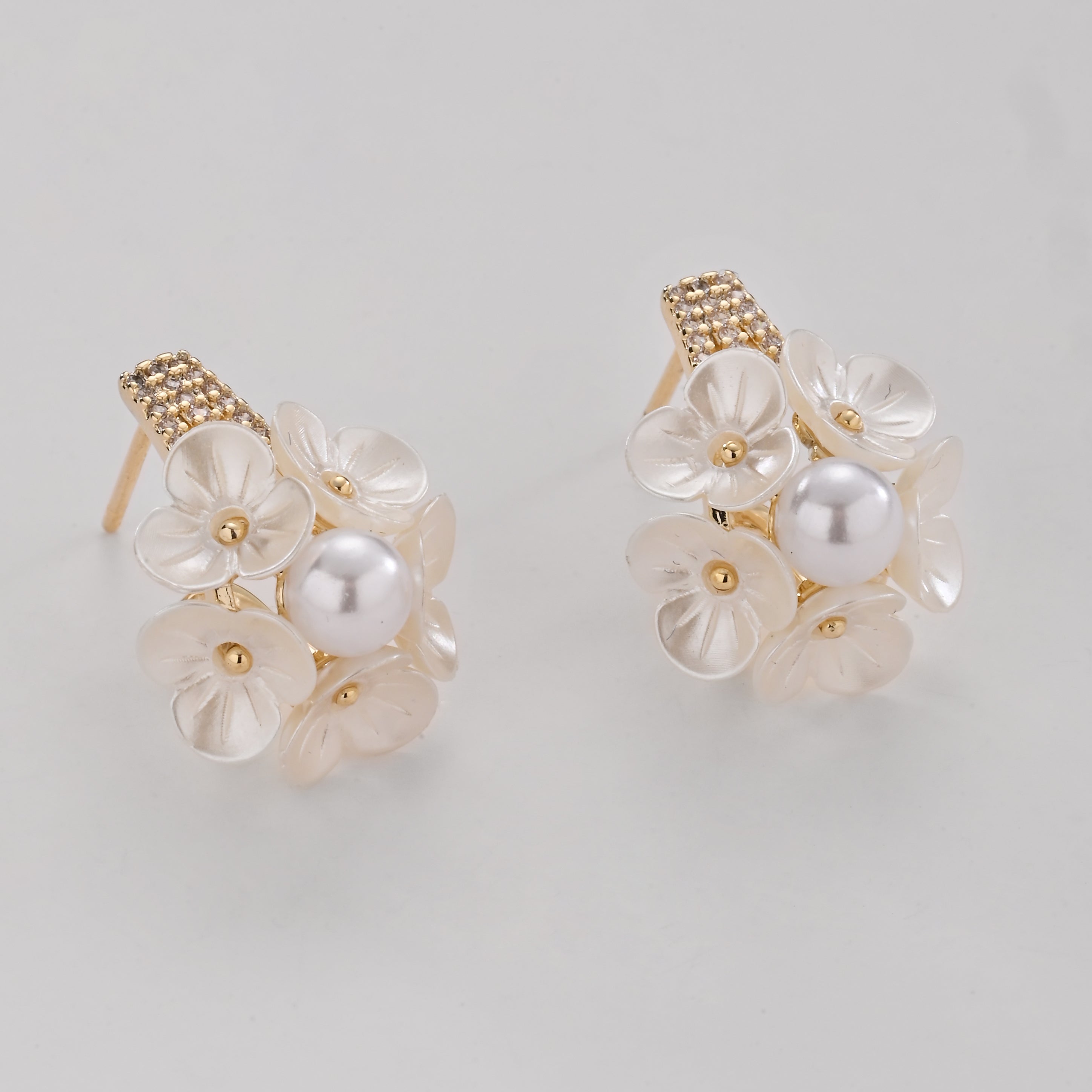 Pendientes de racimo de flores de perla