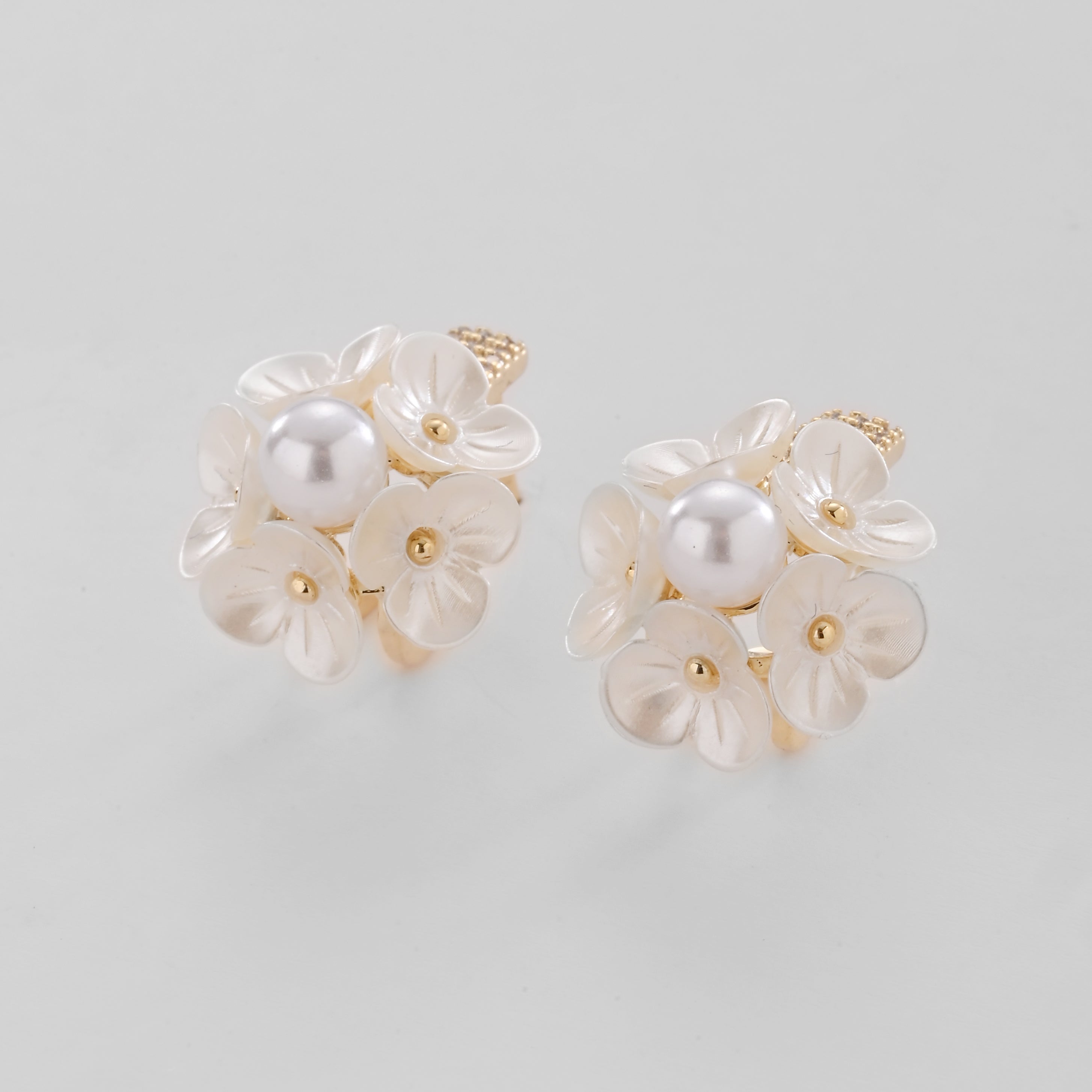 Pendientes de racimo de flores de perla