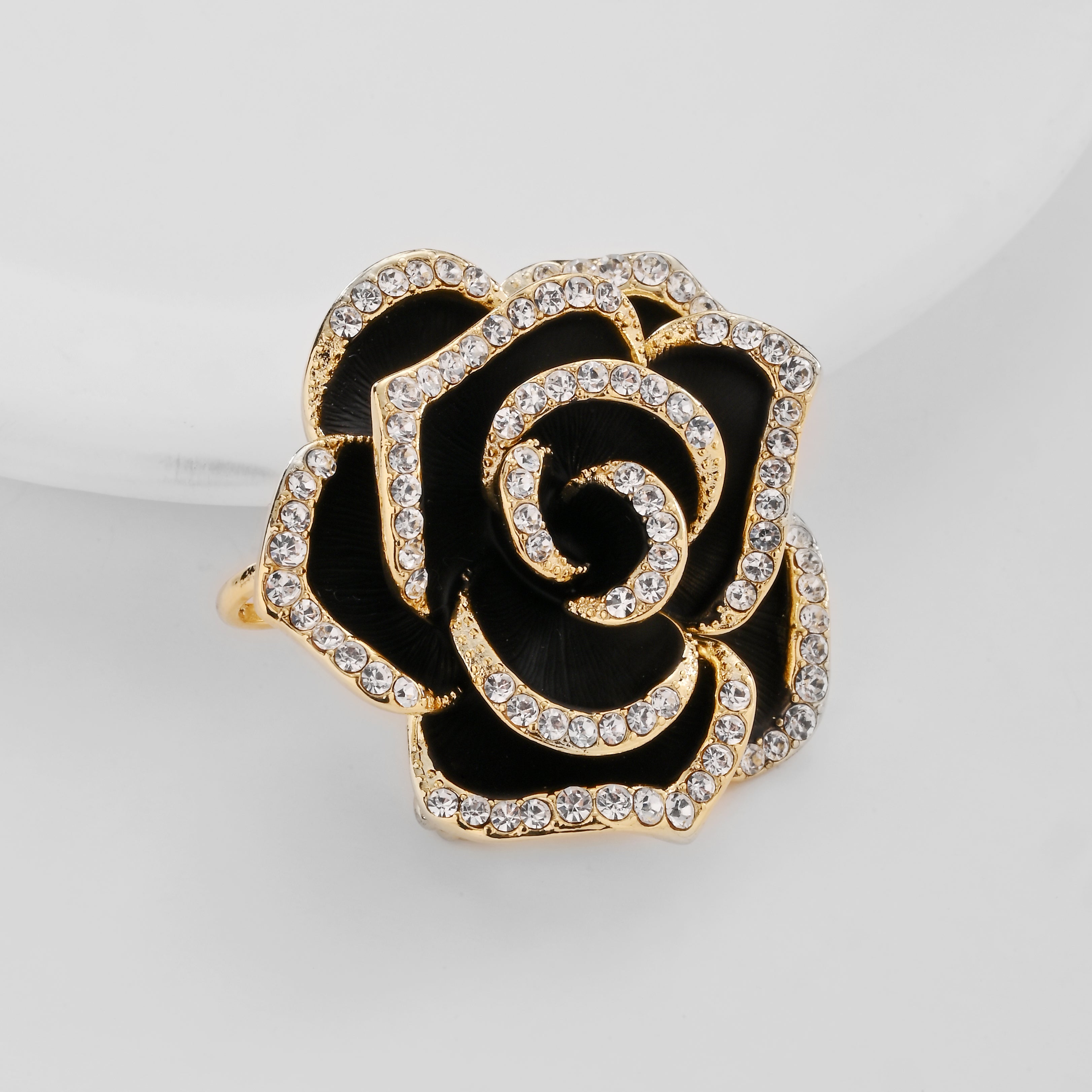 Broche pavé de rosa negra