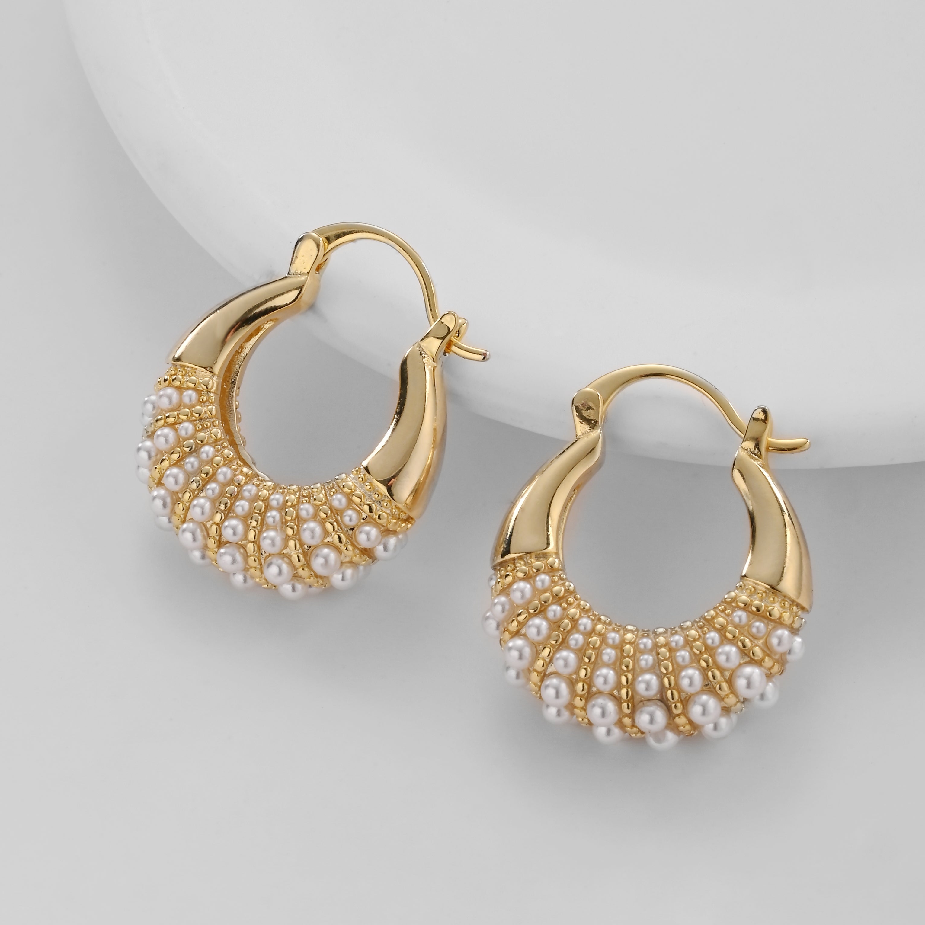 Pendientes de aro con forma de abanico de perlas