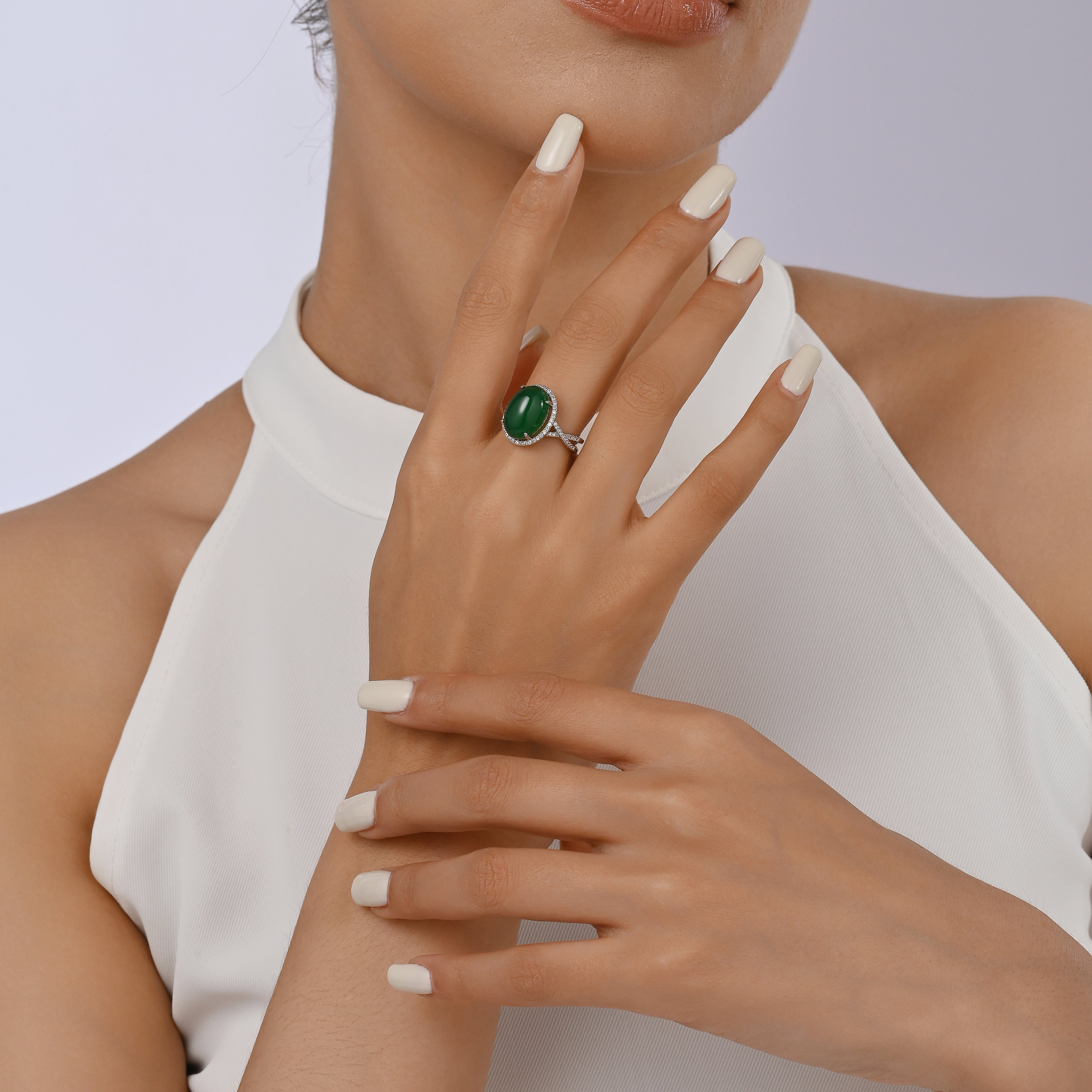 Anillo clásico de halo de jade