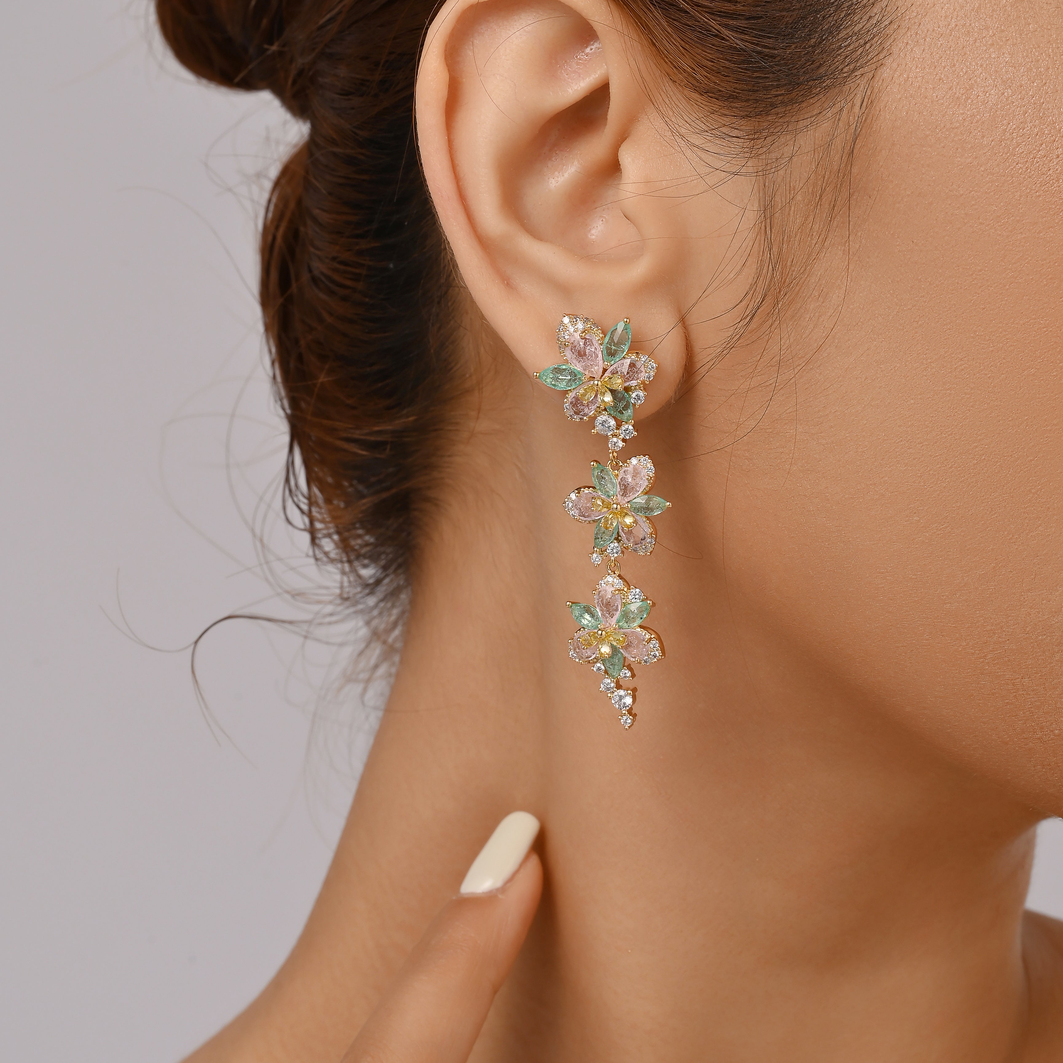 Pendientes colgantes de cristal con diseño floral
