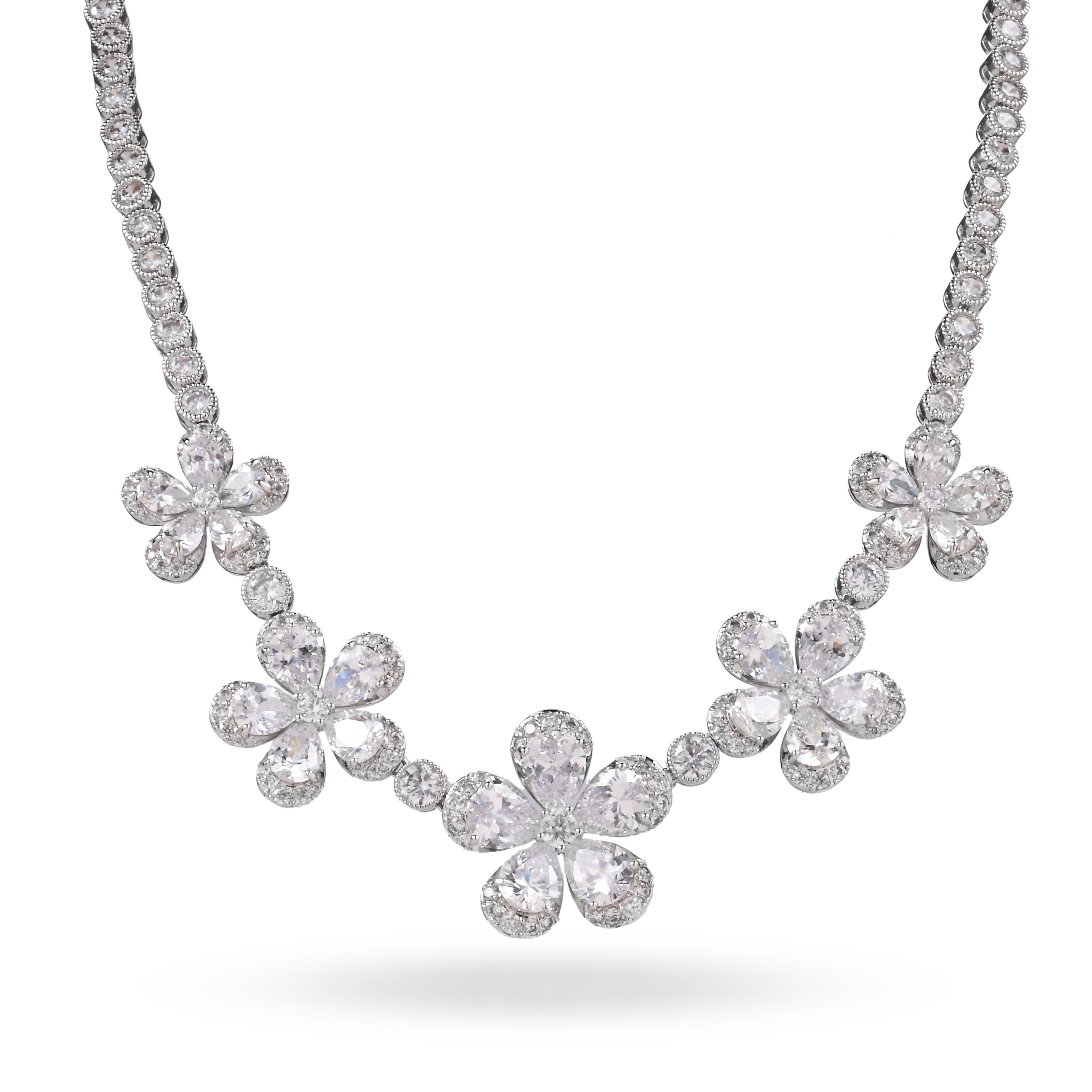 Collar con ramo de flores de cristal