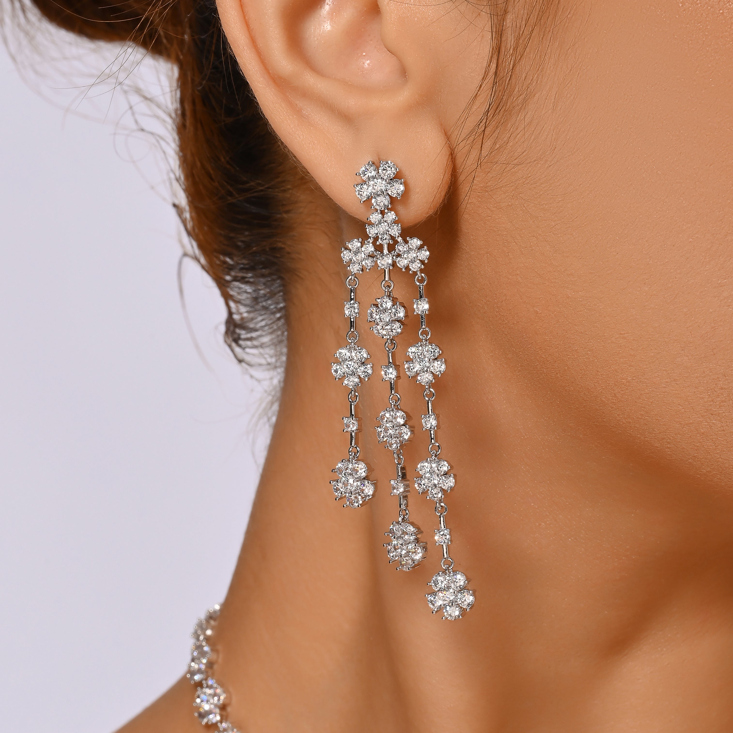 Pendientes florales brillantes