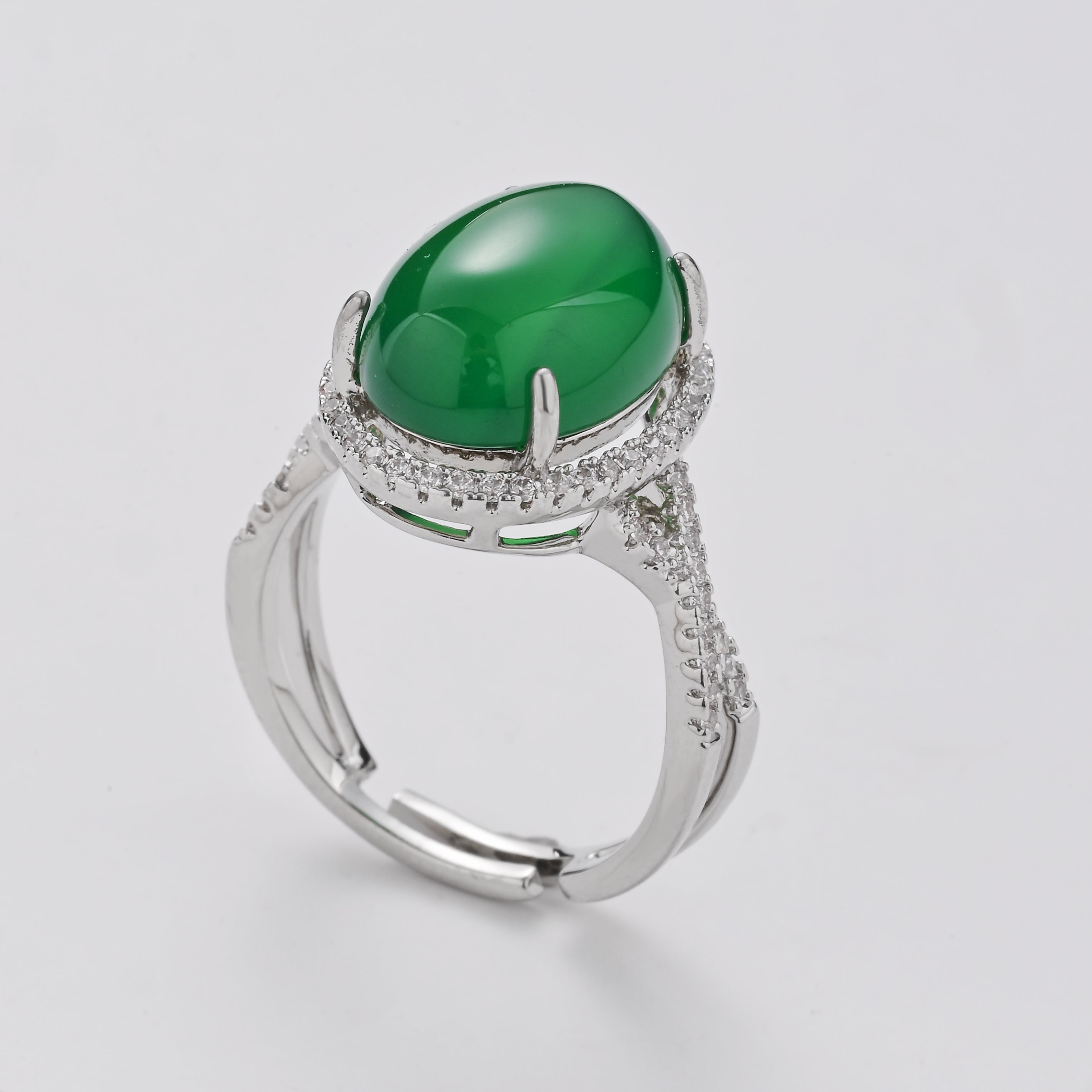 Anillo clásico de halo de jade