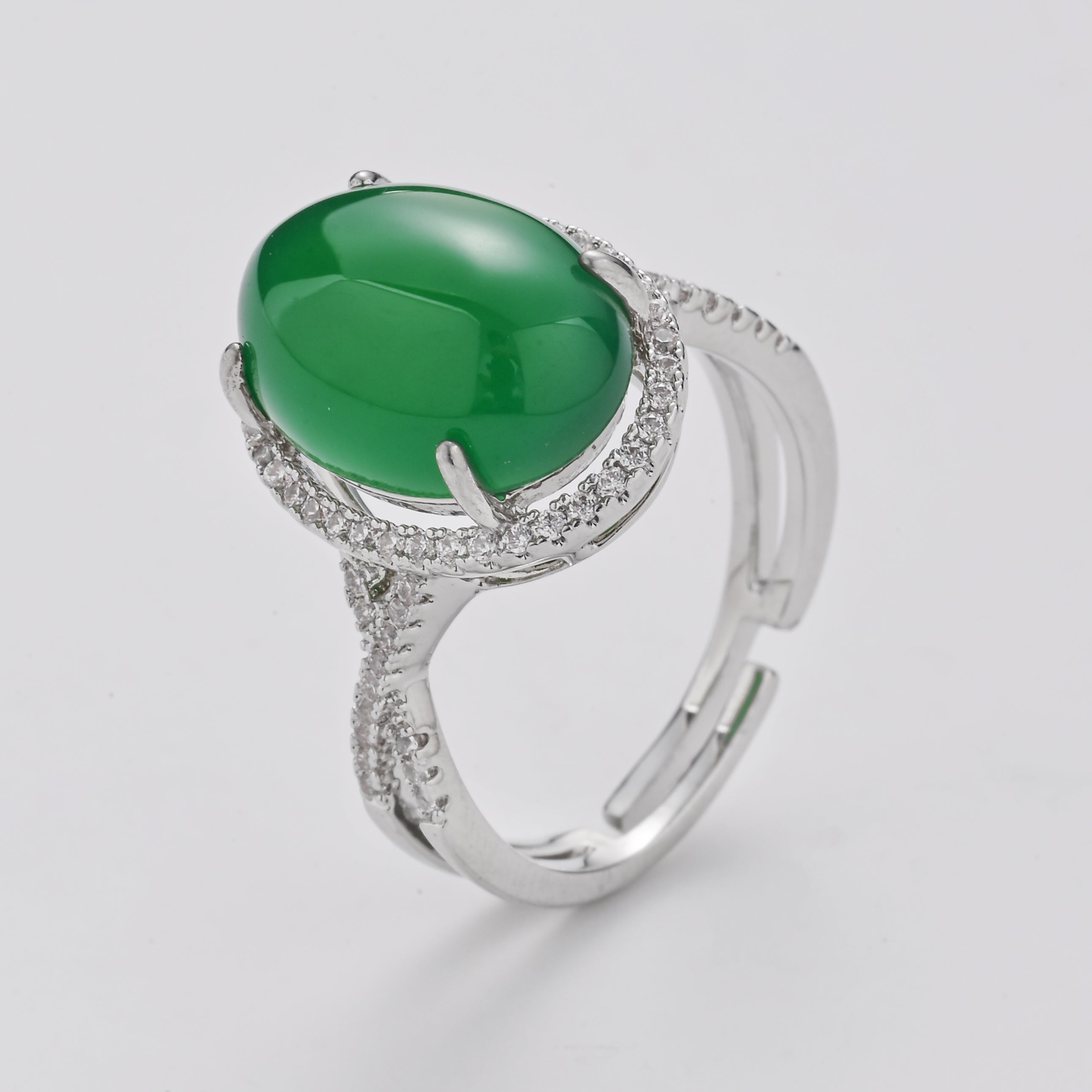 Anillo clásico de halo de jade