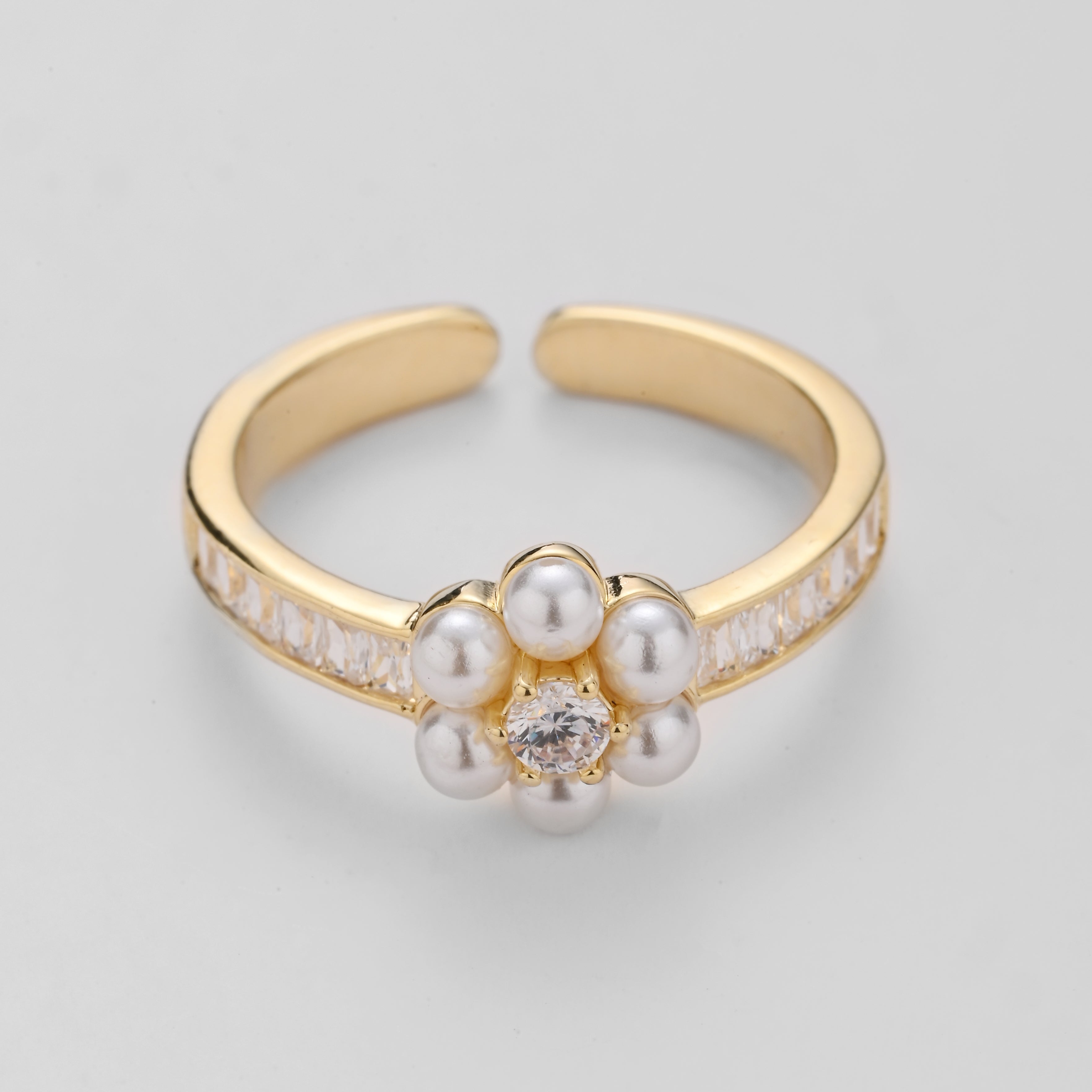 Anillo de corona de perla dorada