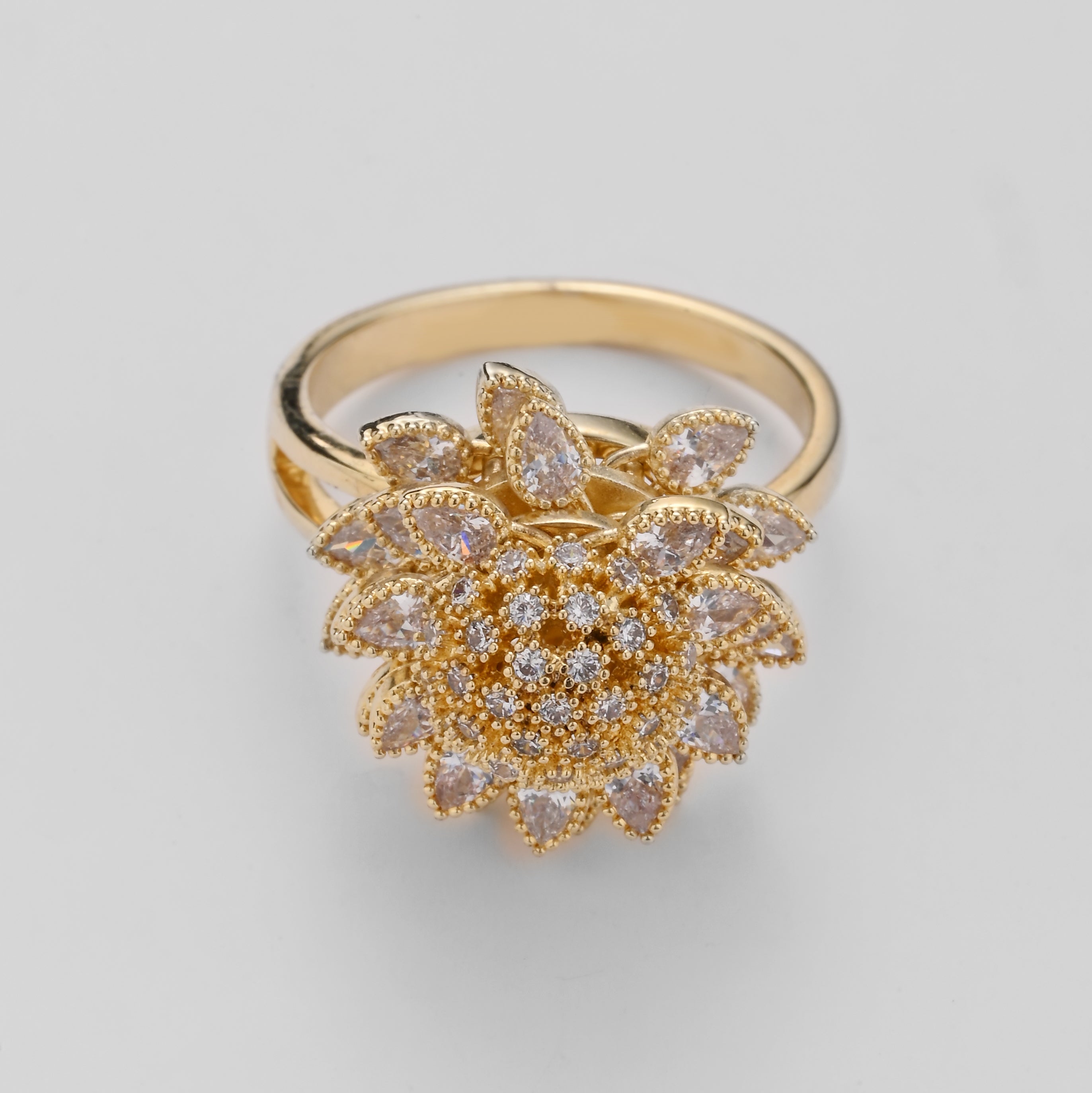 Anillo de flor de cristal
