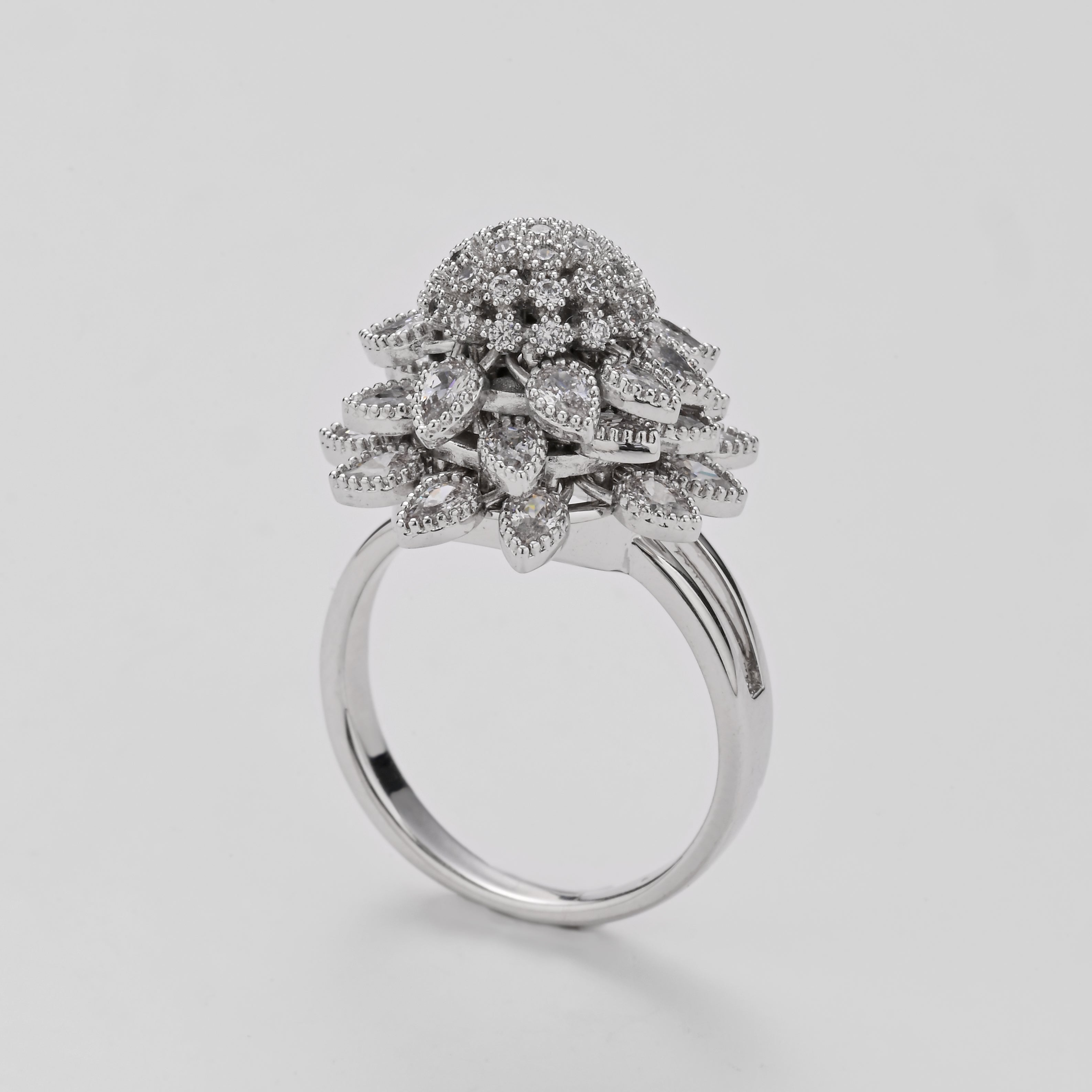 Anillo de flor de cristal