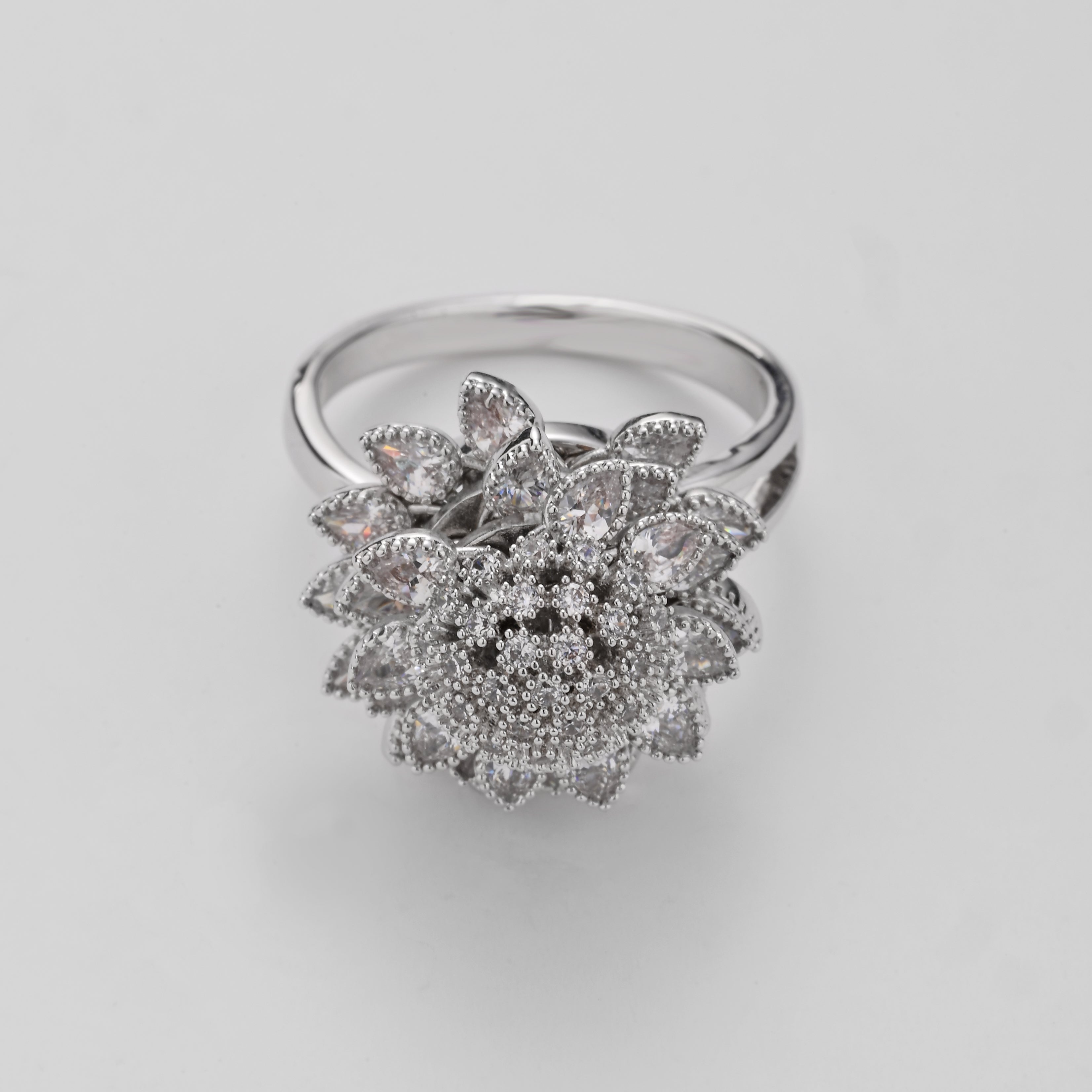 Anillo de flor de cristal