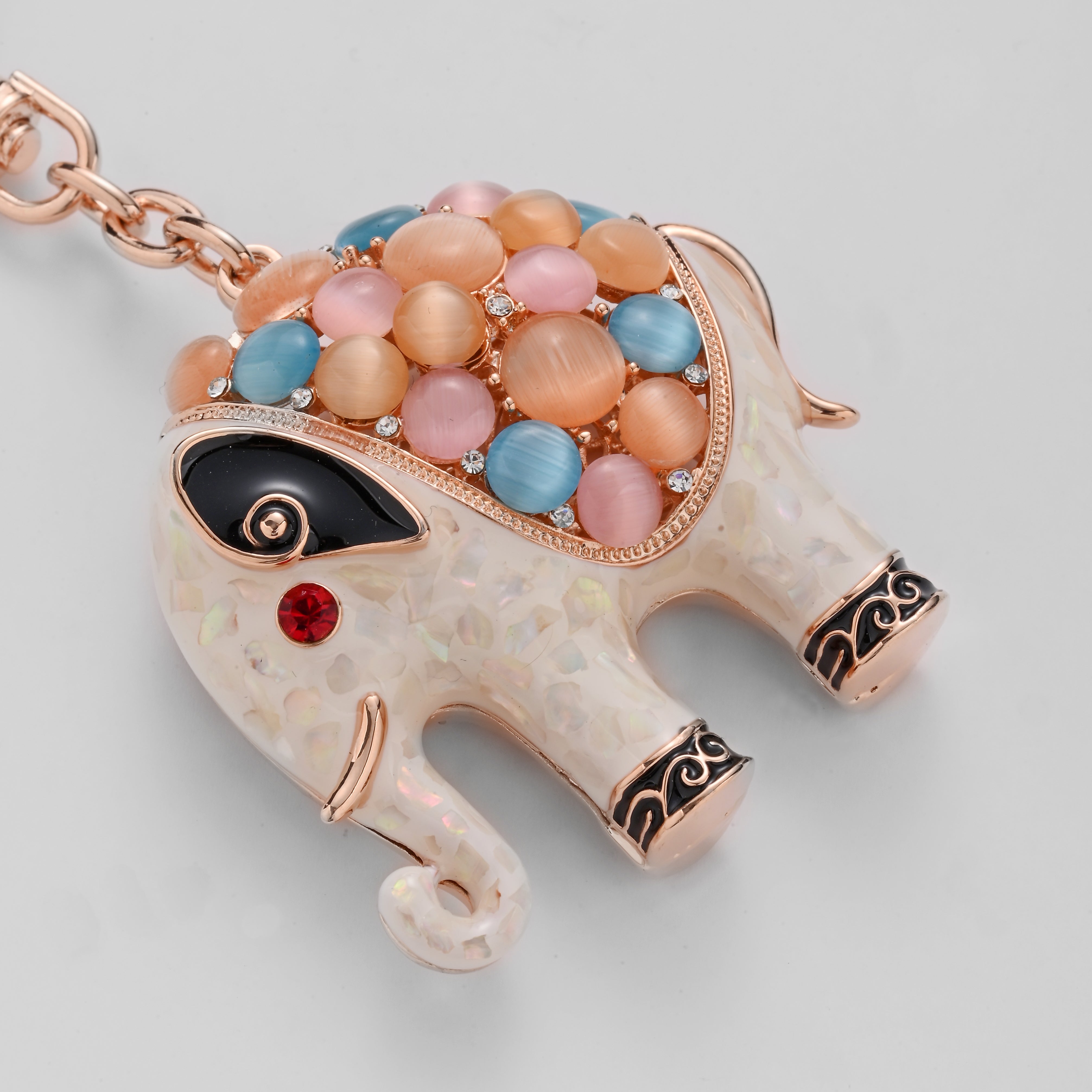 Llavero con dije de elefante pastel para bolso