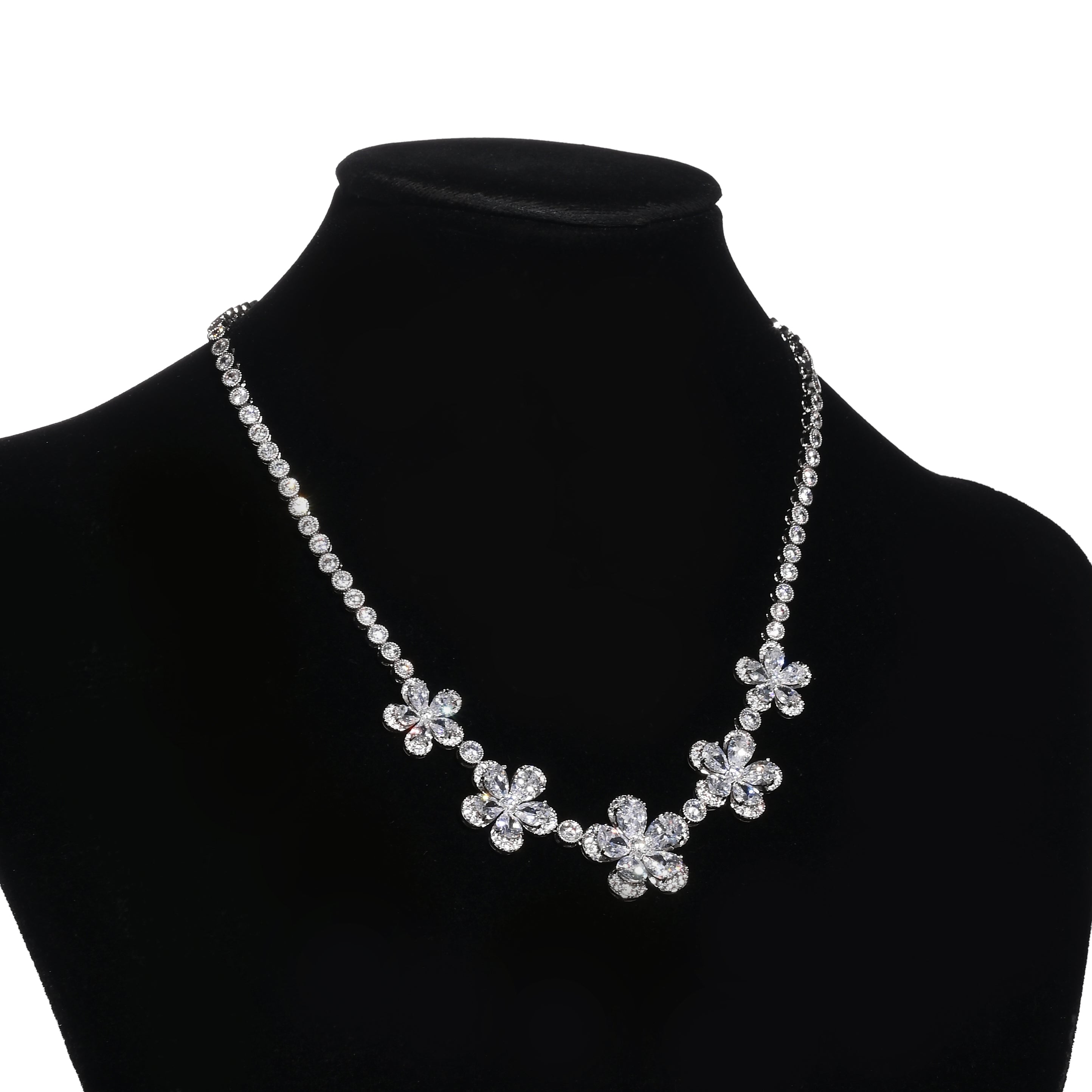 Collar con ramo de flores de cristal