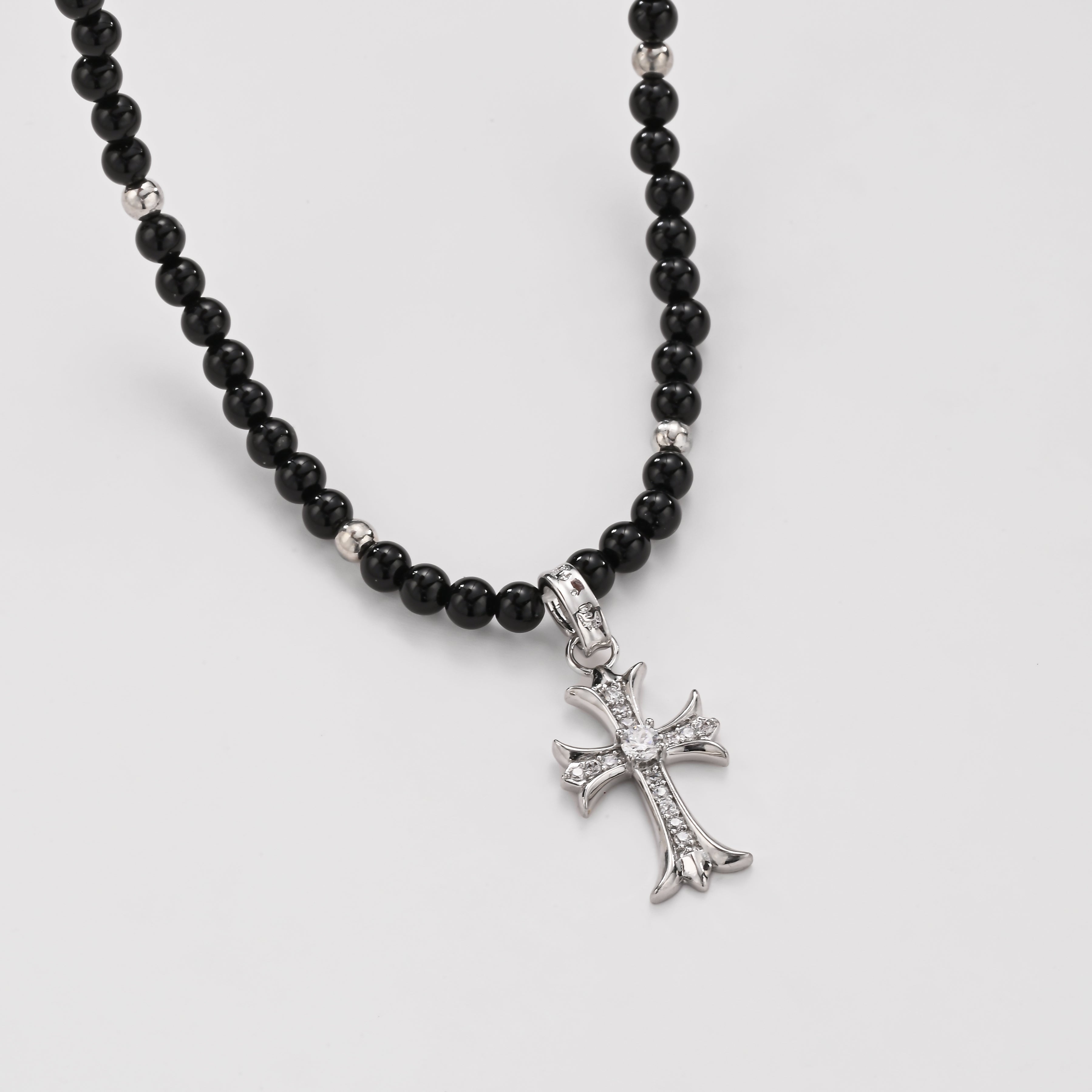 Collar de cruz de ónix y cristal