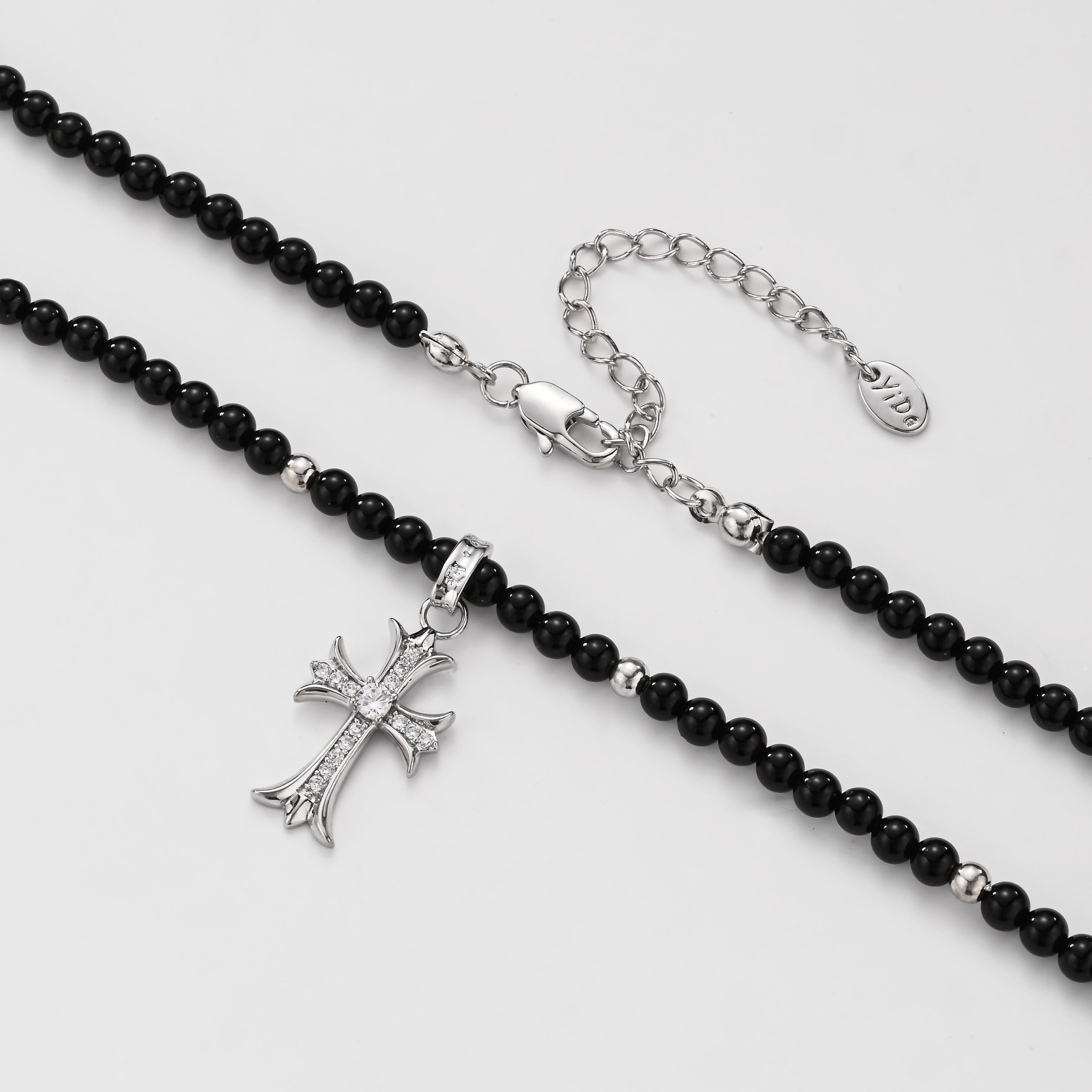 Collar de cruz de ónix y cristal