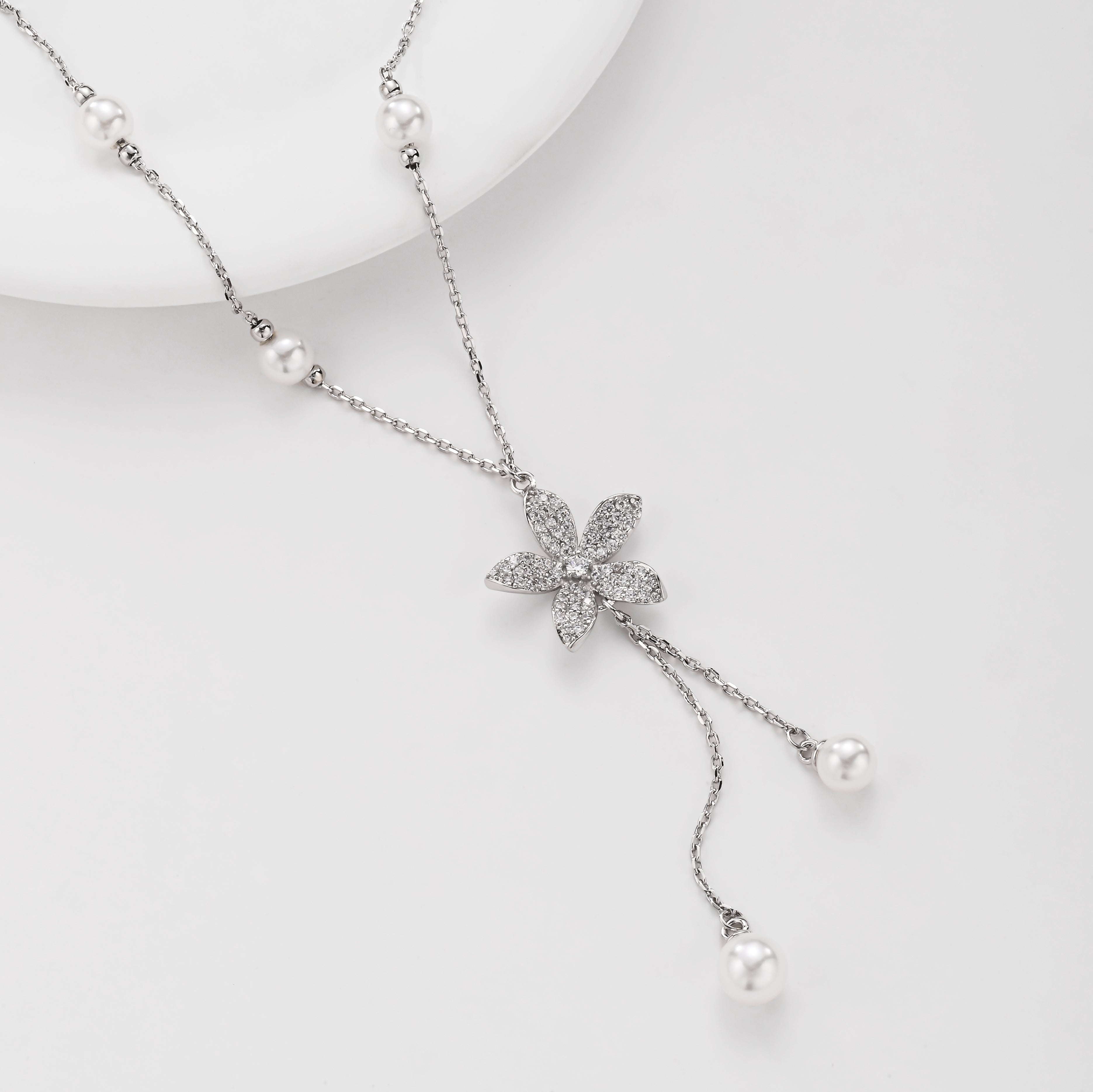 Collar Lariat de Perla en Flor