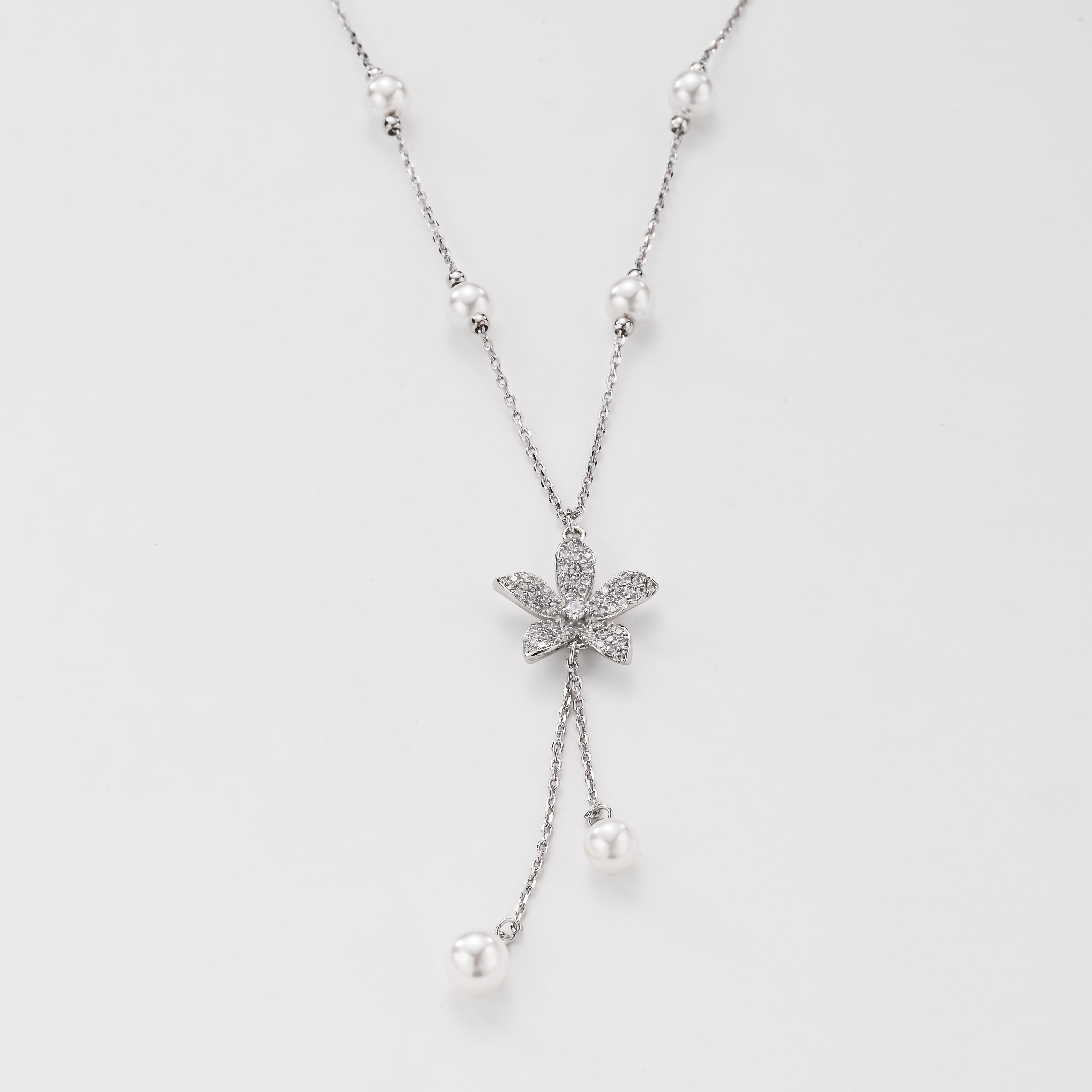 Collar Lariat de Perla en Flor