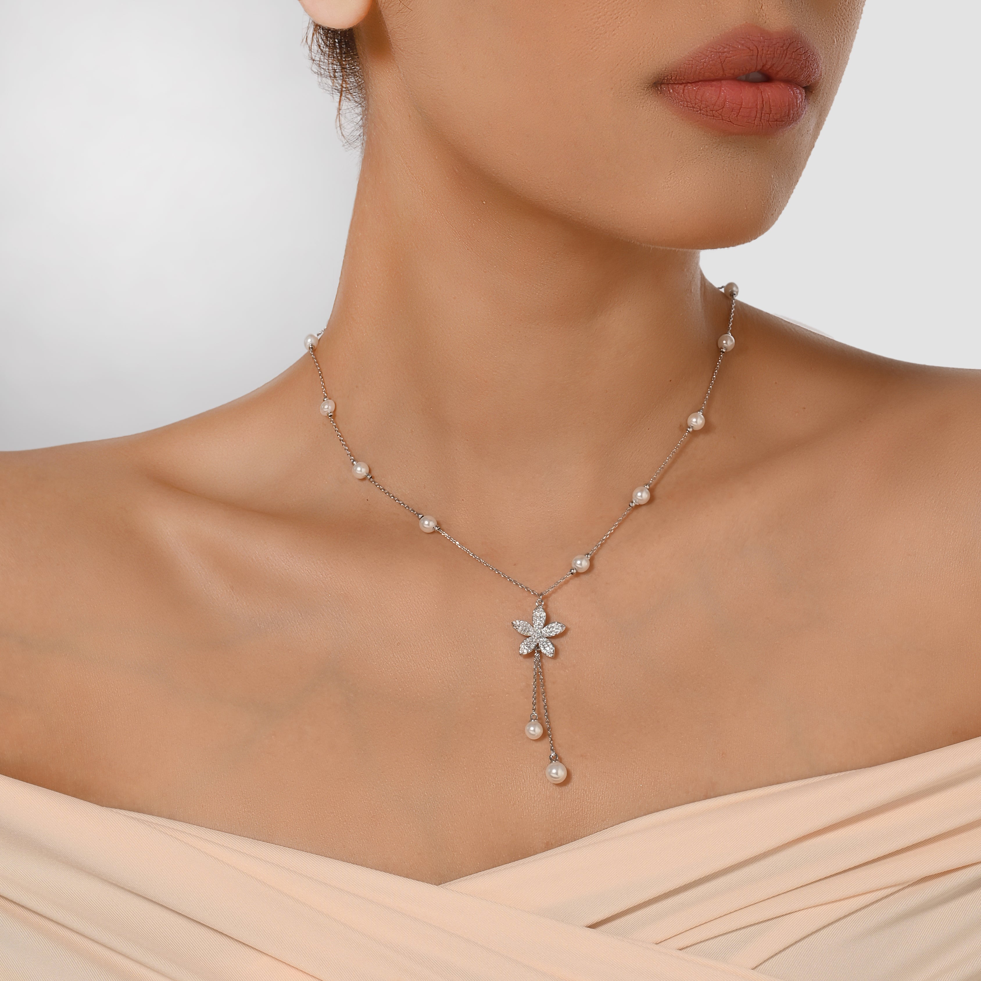 Collar Lariat de Perla en Flor