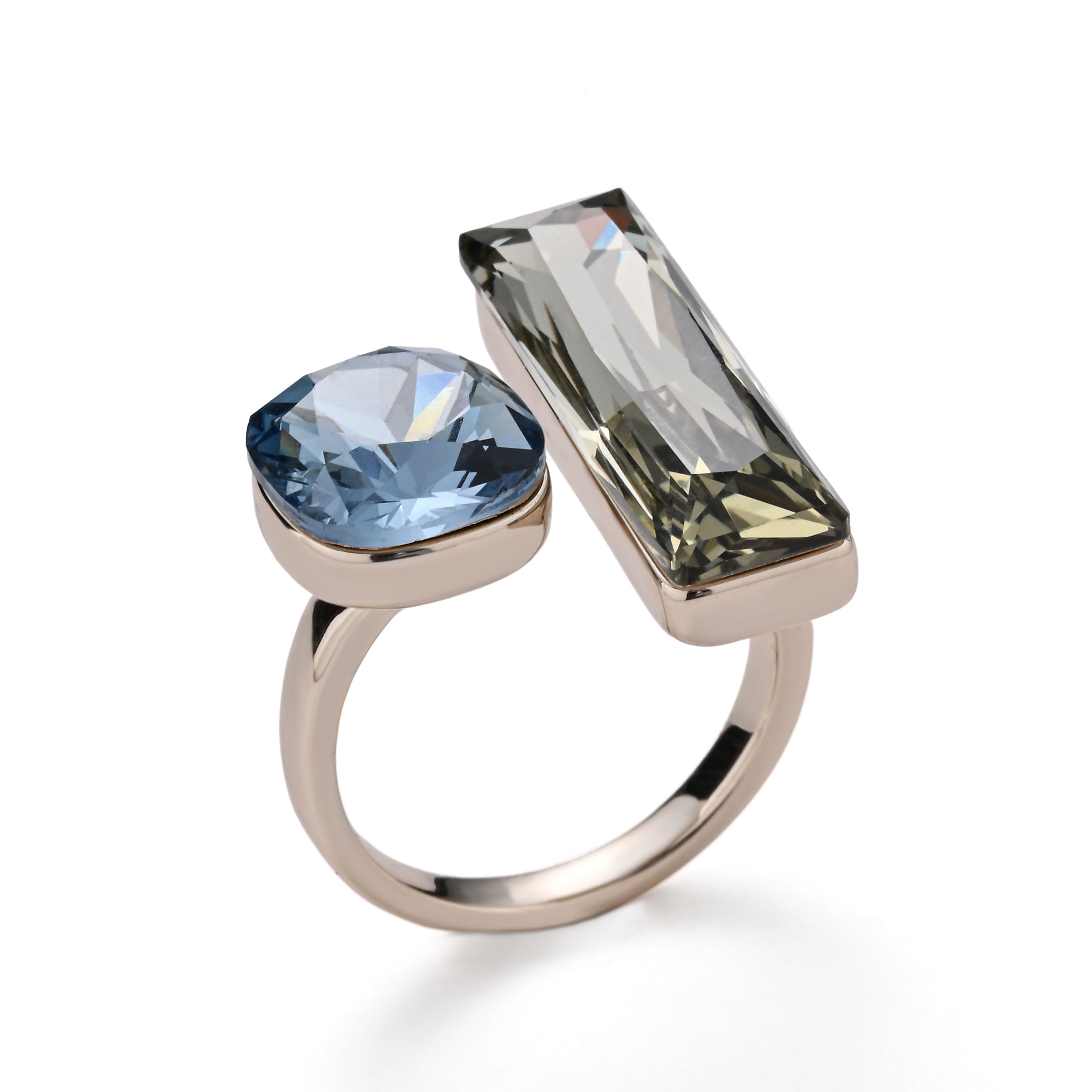 Anillo llamativo con doble Swarovski